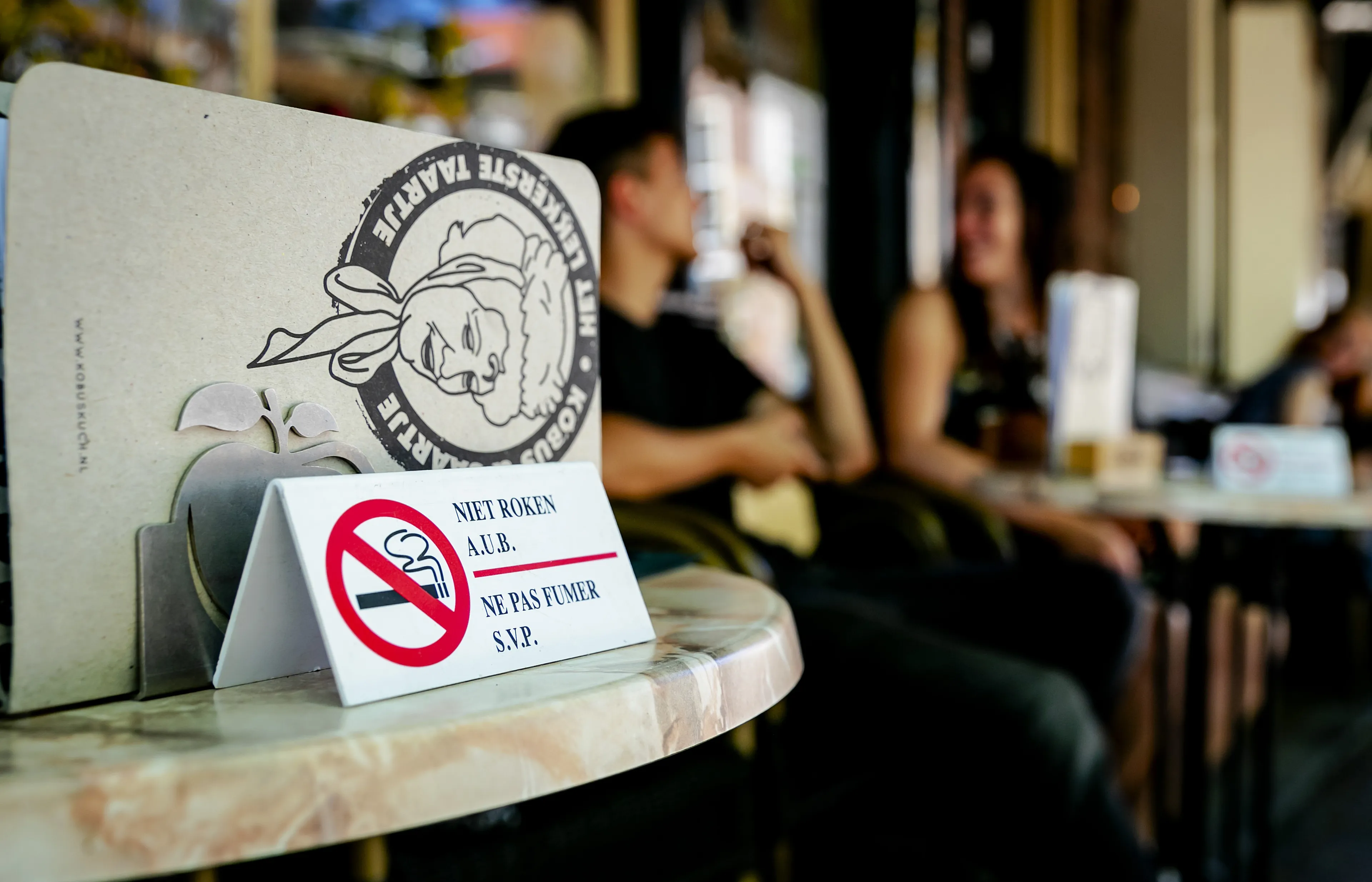 België verbiedt roken en vapen op terrassen vanaf 2027