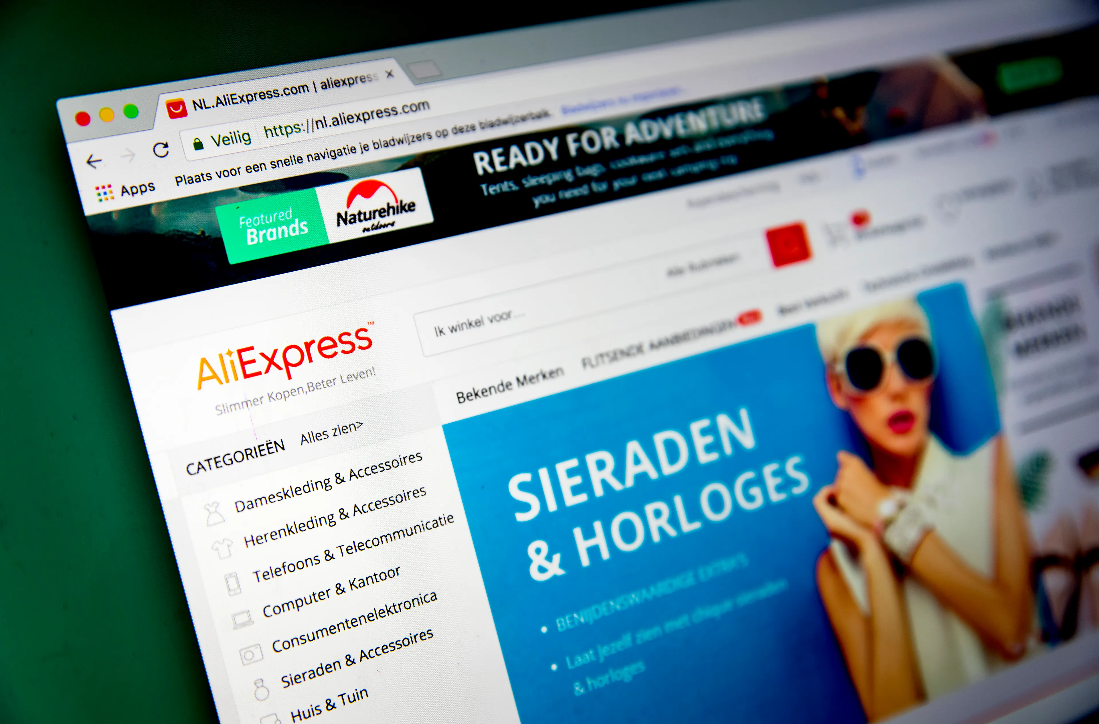 PostNL ziet Nederlanders vaker in Azië shoppen door inflatie