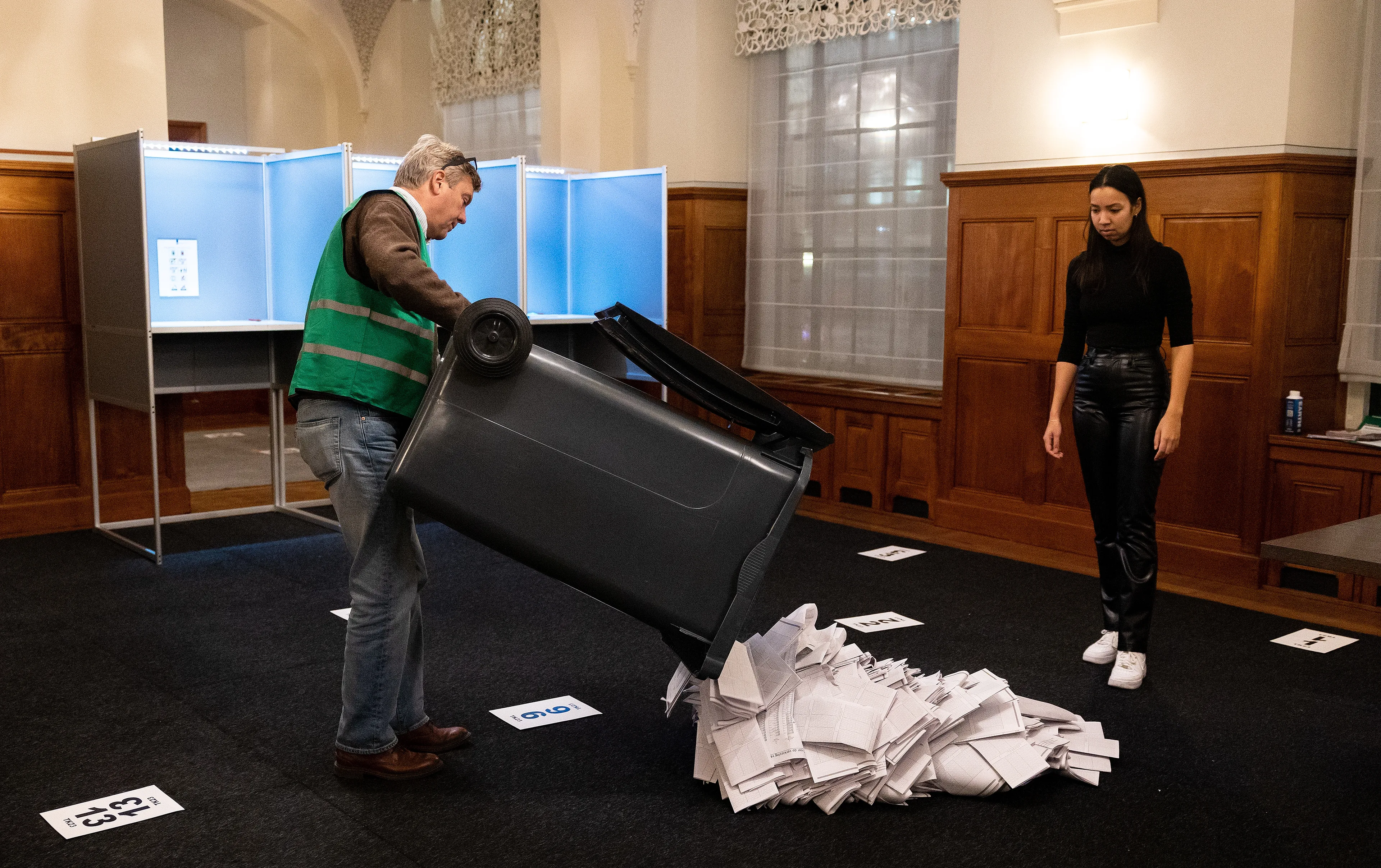 Meer gemeenten moeten stemmen voor Tweede Kamer opnieuw tellen
