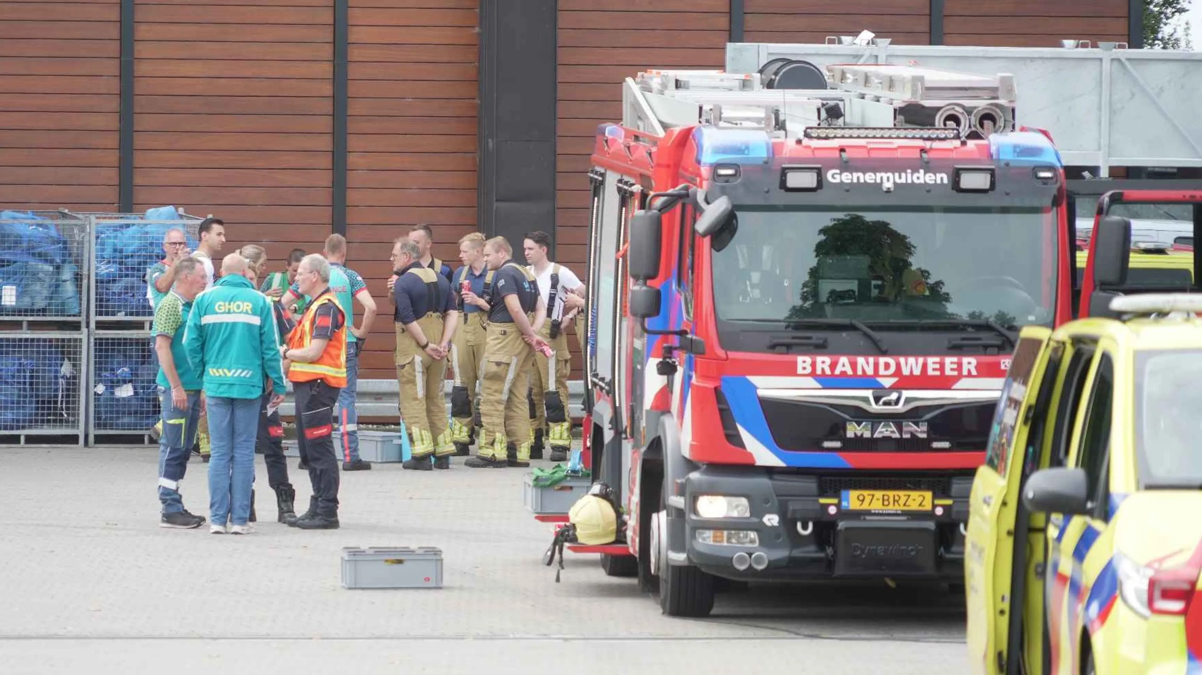 Veertien personen naar ziekenhuis door vrijgekomen gevaarlijke stof Genemuiden