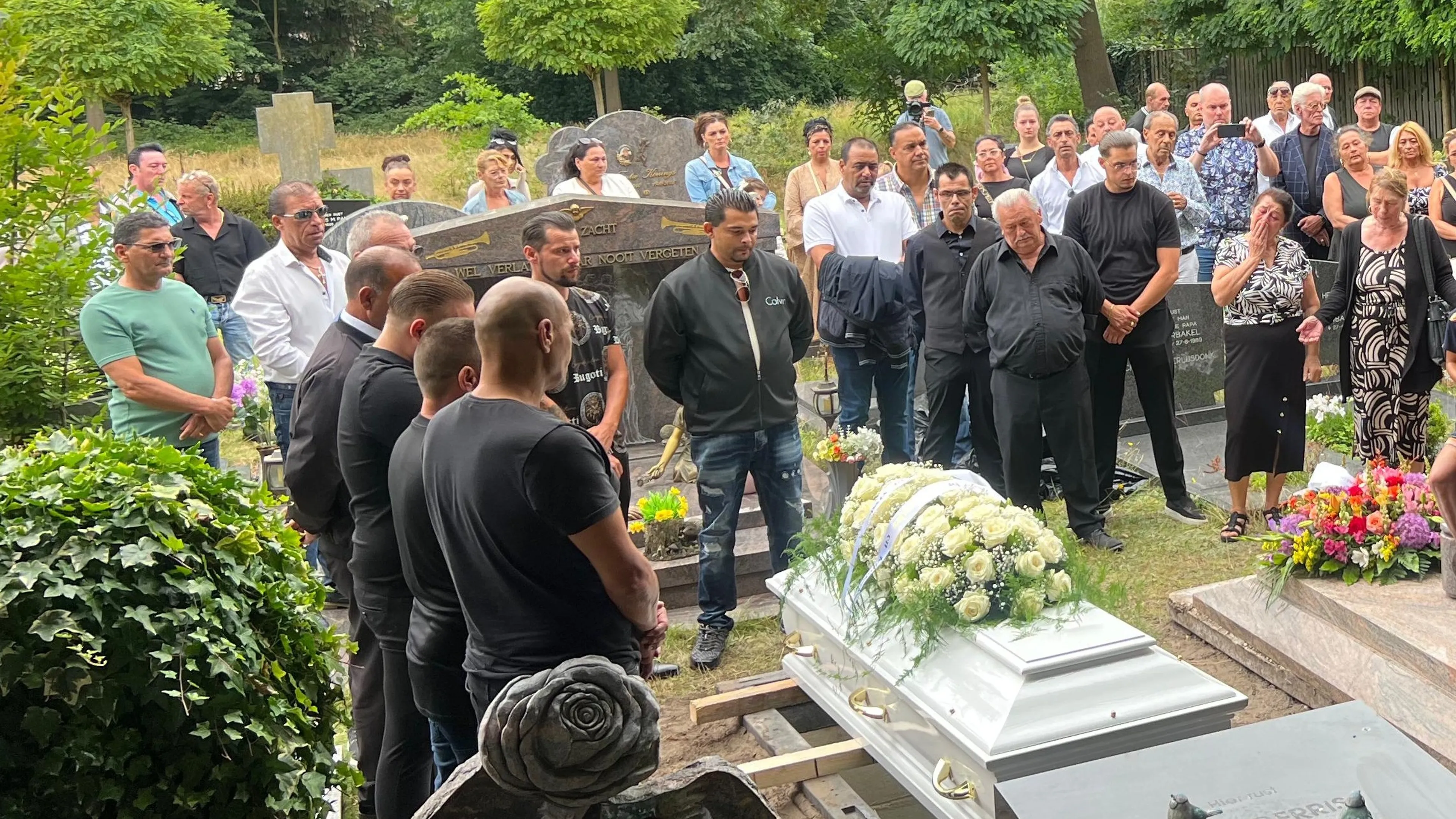 Amstenrade in diepe rouw: dorp neemt afscheid van vermoorde Joeweela (39)