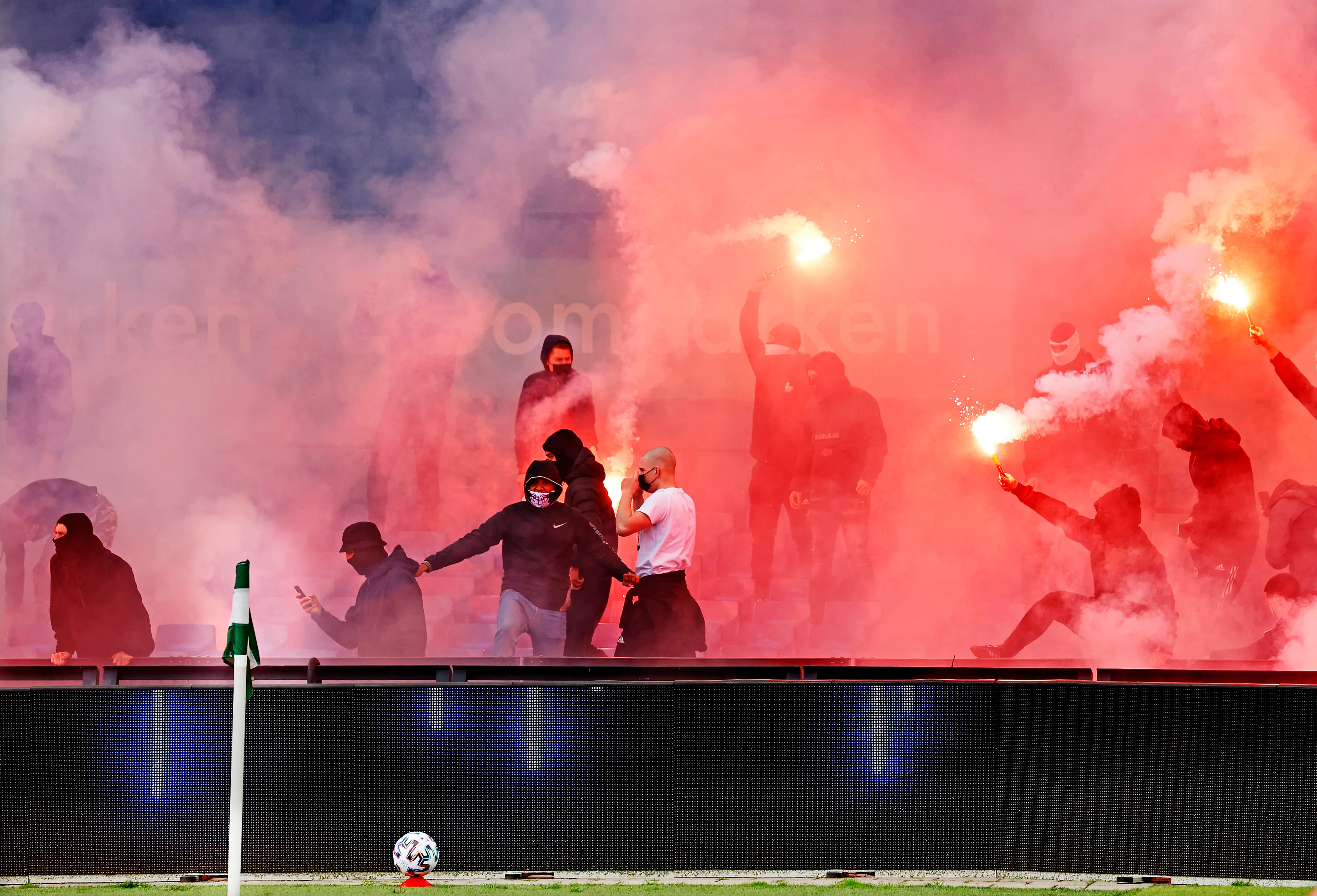 Supporters belagen voorstanders Feyenoord City op privéadres