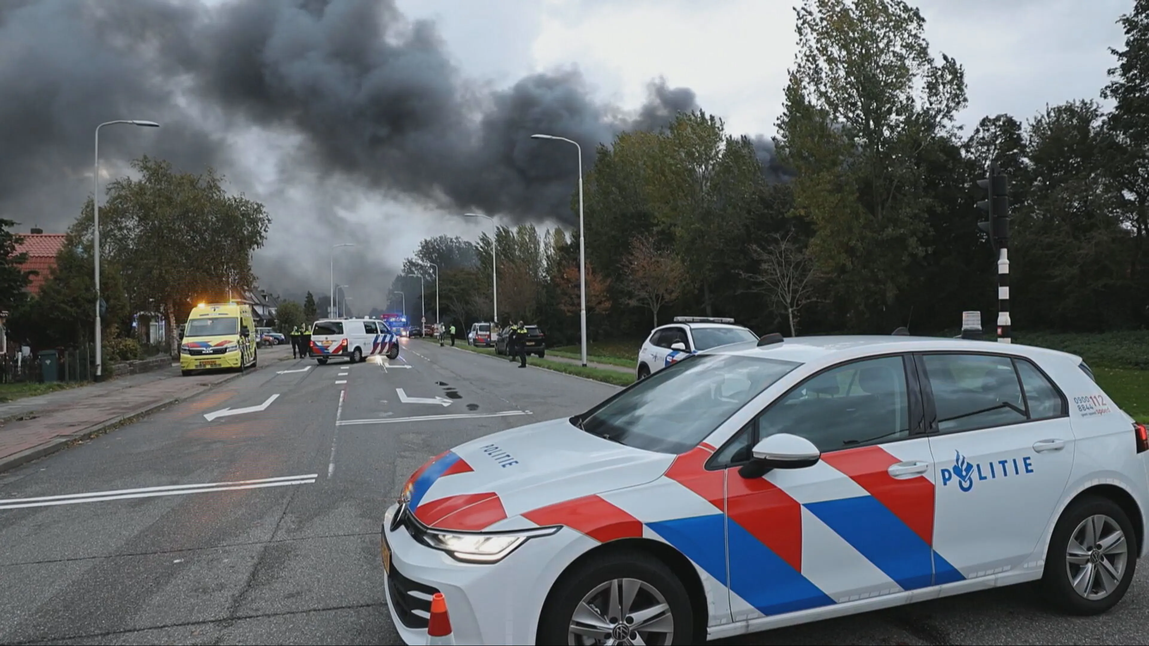 NL-alert verstuurd bij brand autosloperij Zoetermeer