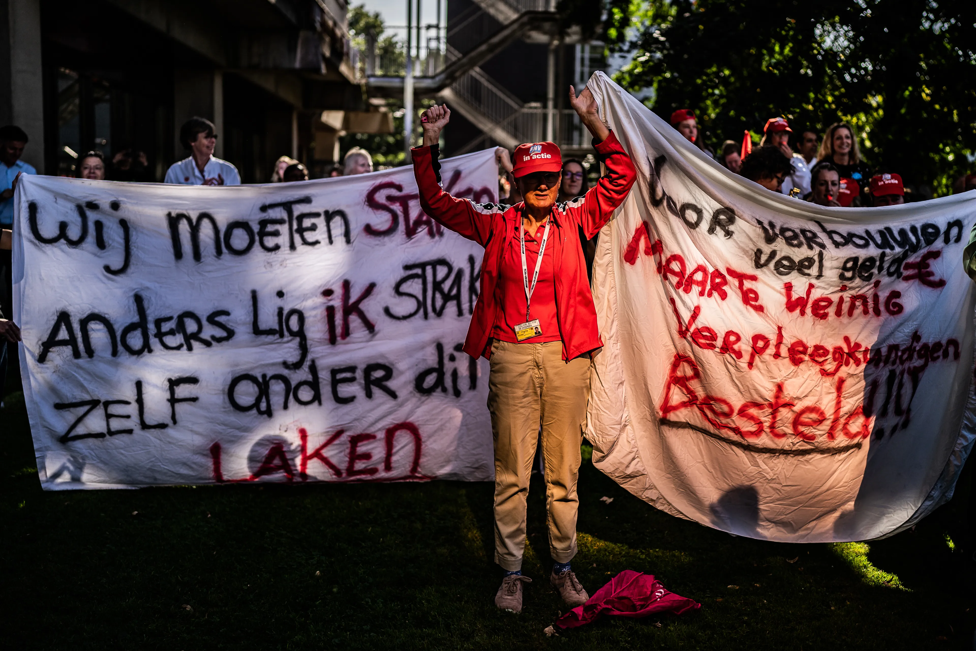 Ziekenhuispersoneel staakt voor betere arbeidsvoorwaarden en lagere werkdruk