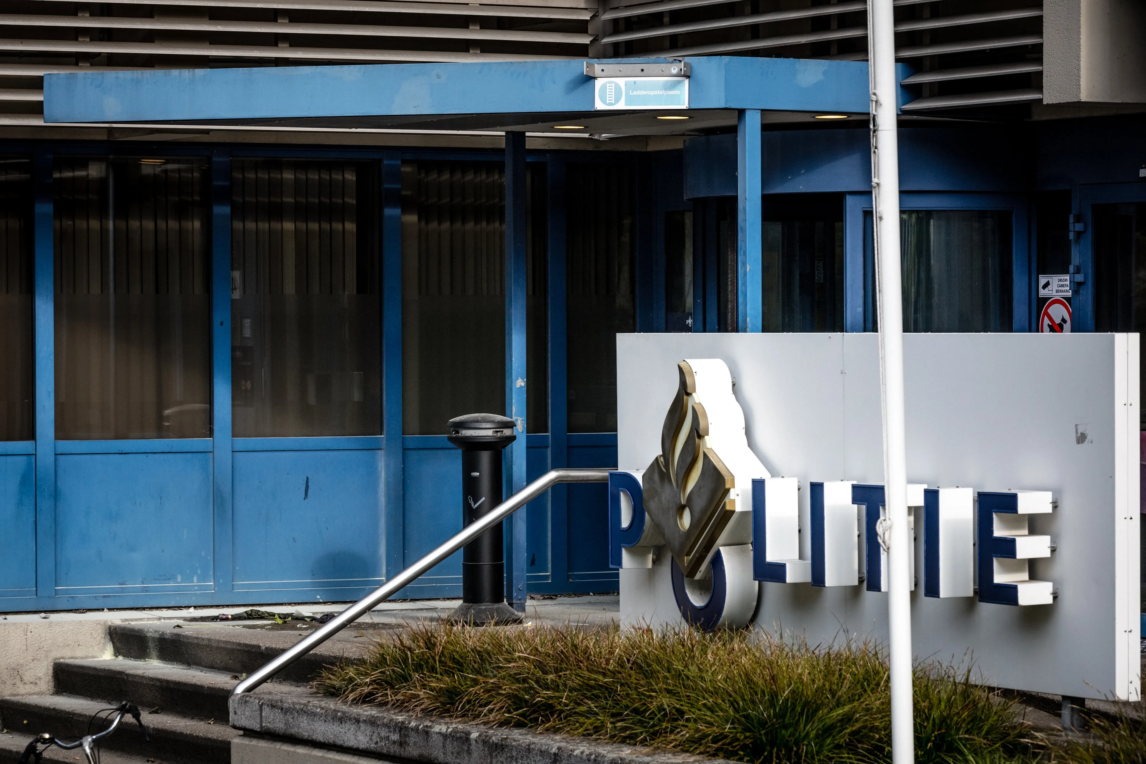 Opgepakte vrouw ontsnapt op slippers uit politiebureau Eindhoven
