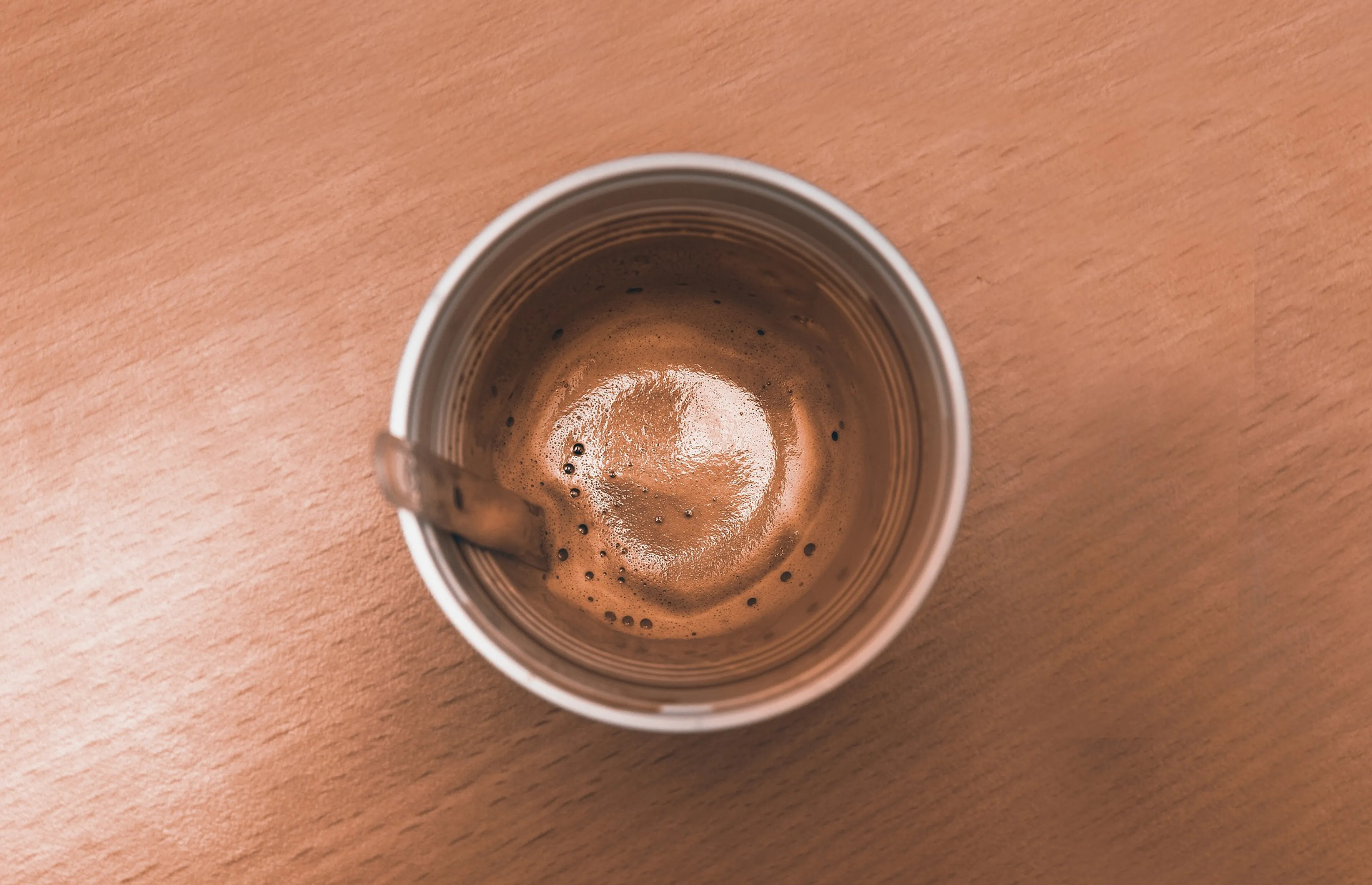 Lekker mokken: koffie drinken uit plastic bekertjes vanaf 2023 verboden