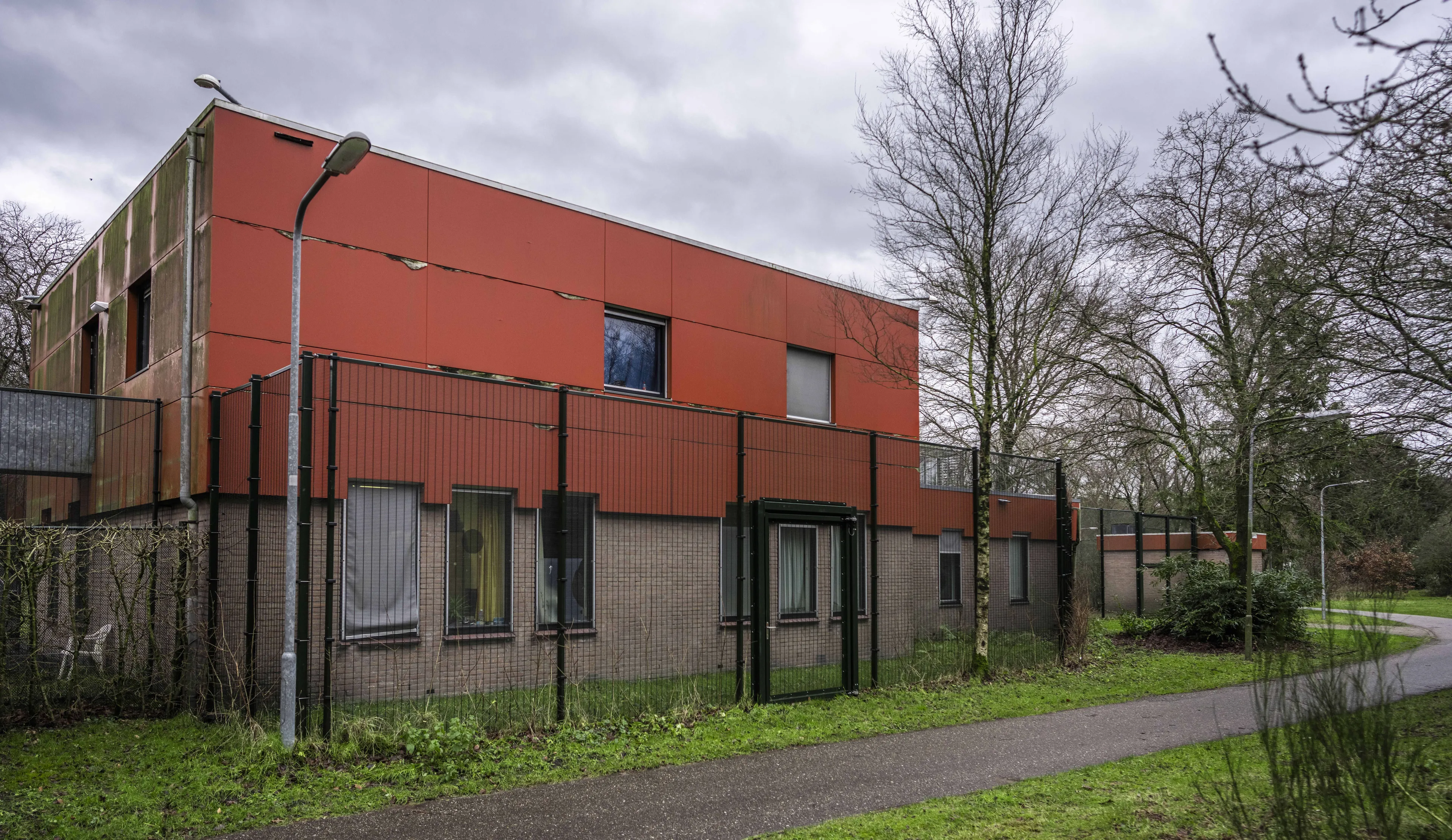Weduwnaar doodgestoken vrouw (76) Den Dolder doet aangifte tegen Fivoor