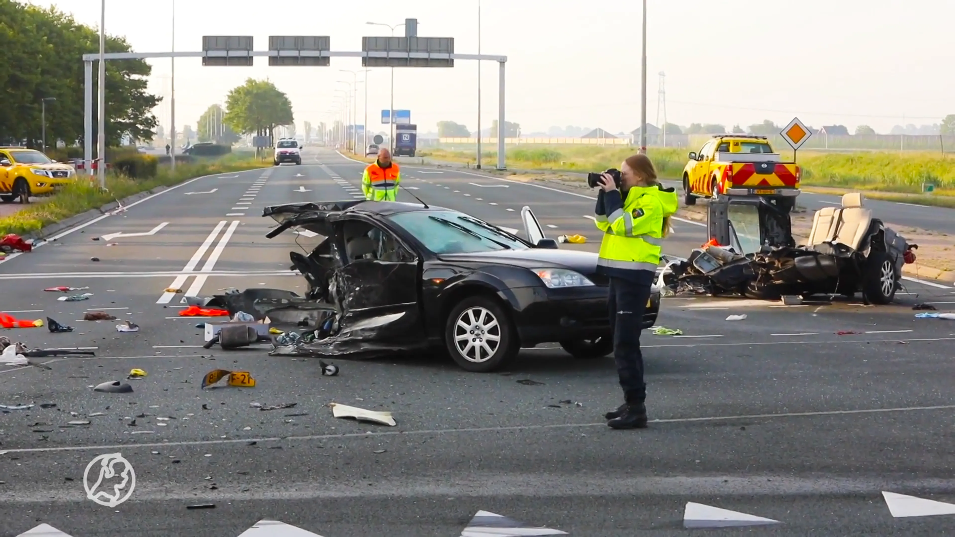 Auto gehalveerd door horrorongeluk in Honselersdijk, negen gewonden