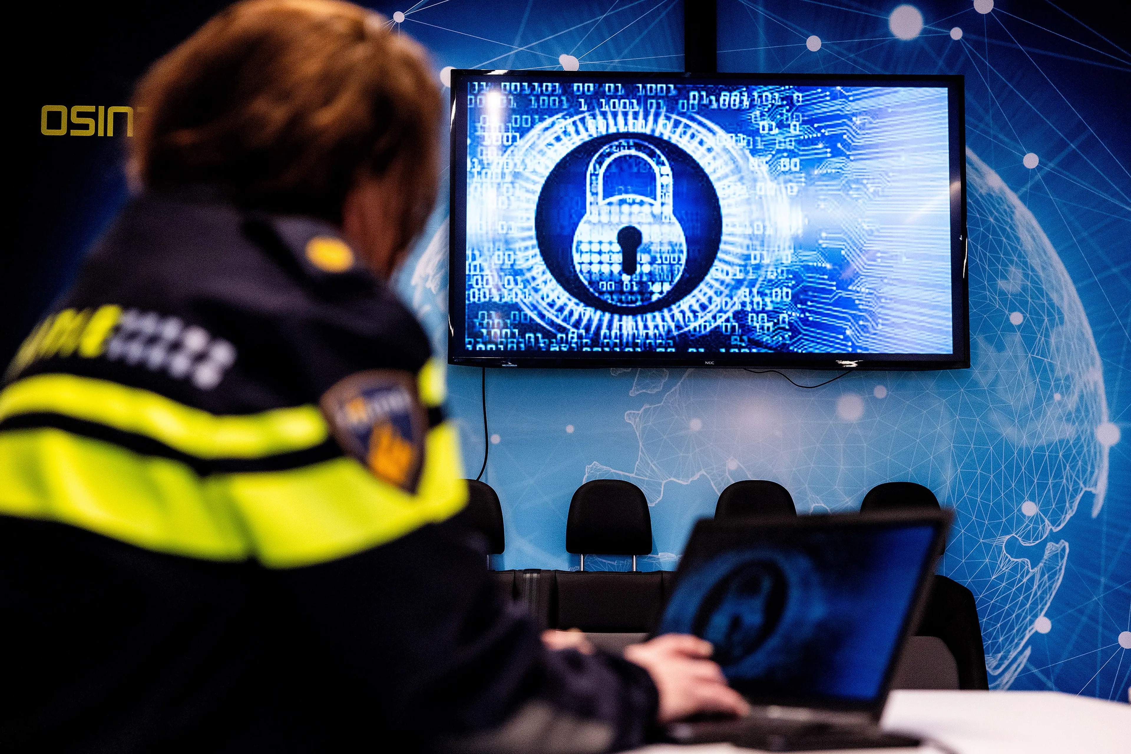 Meerdere Nederlanders opgepakt na miljoenenfraude met nepbeleggingen