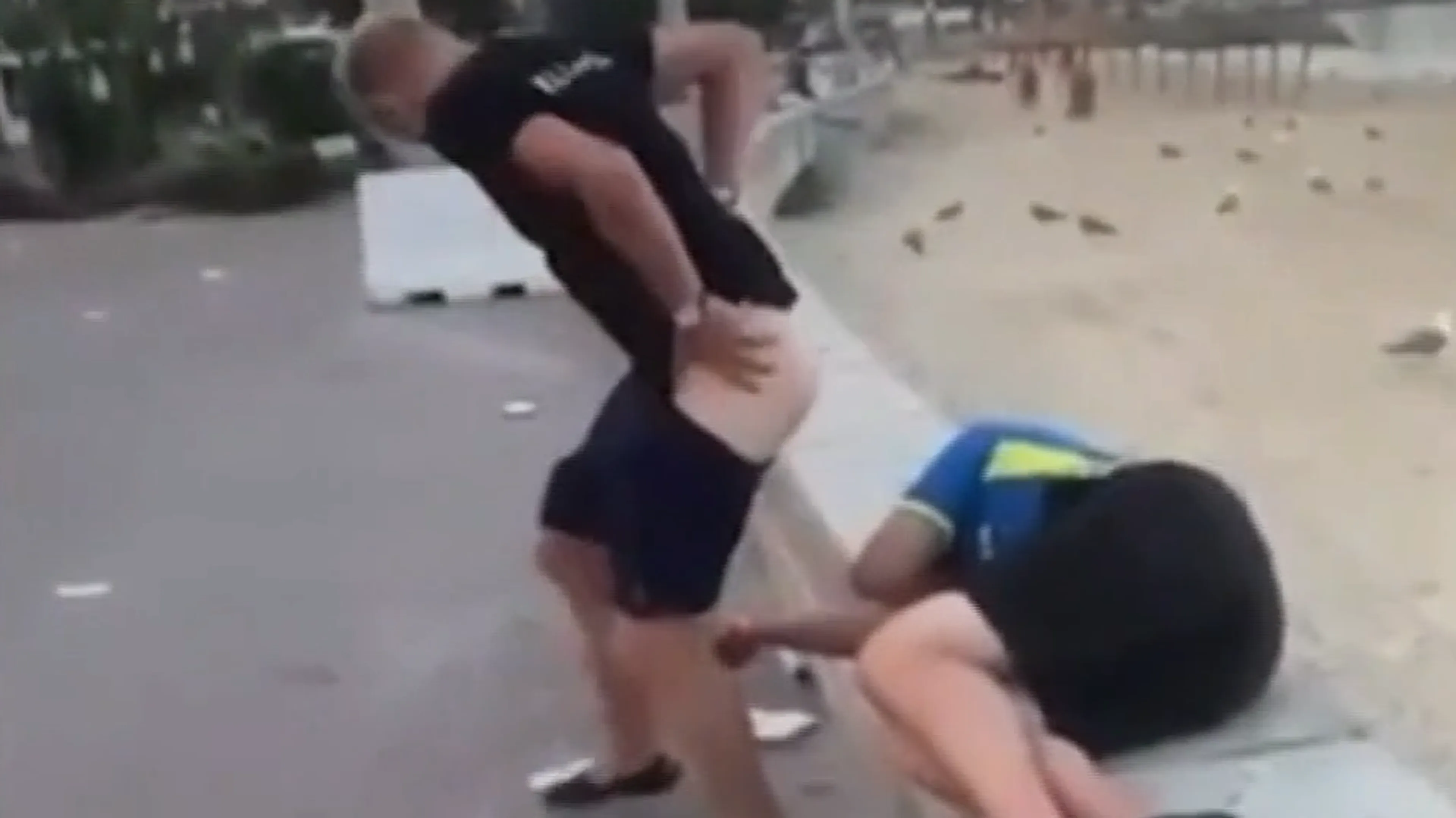 Dader (25) poepactie Mallorca heeft spijt: 'Ik heb zoiets achterlijks gedaan'