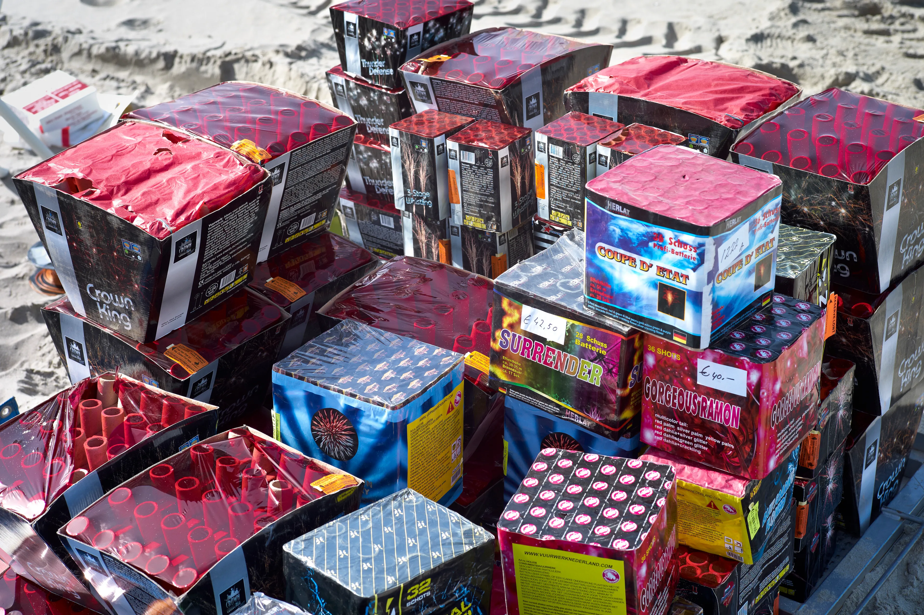 Honderden kilo's illegaal vuurwerk gevonden in woning Ossendrecht