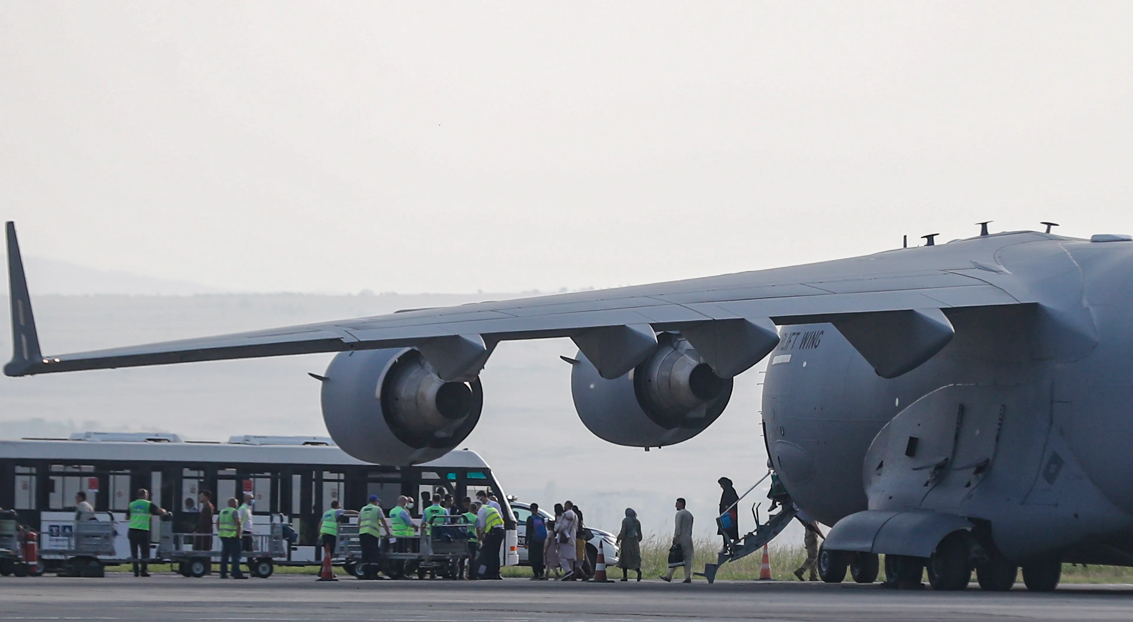 Laatste vlucht met evacués uit Afghanistan op Schiphol geland