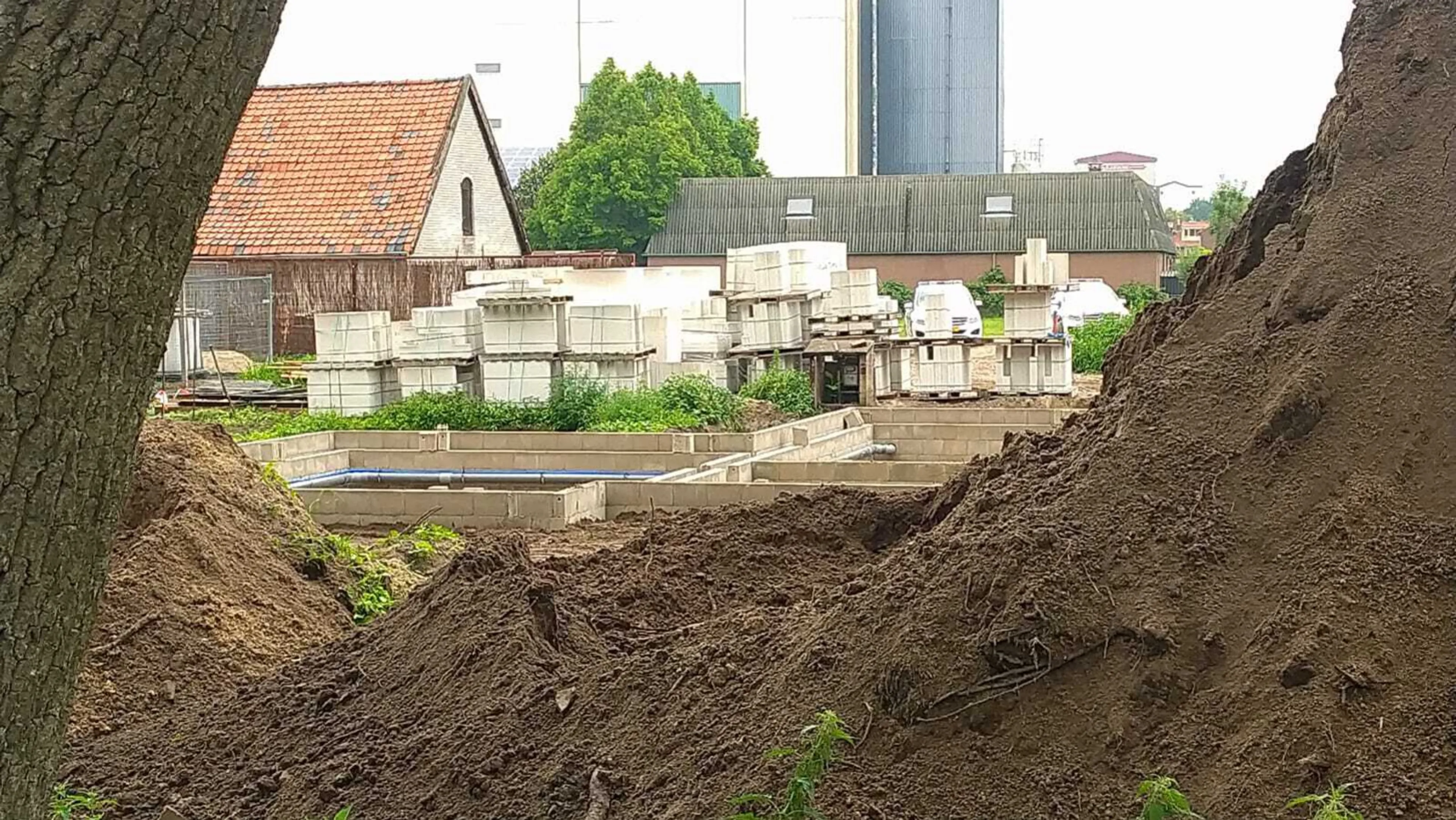 Jongetje (5) overlijdt nadat betonplaat op hem valt in Ederveen