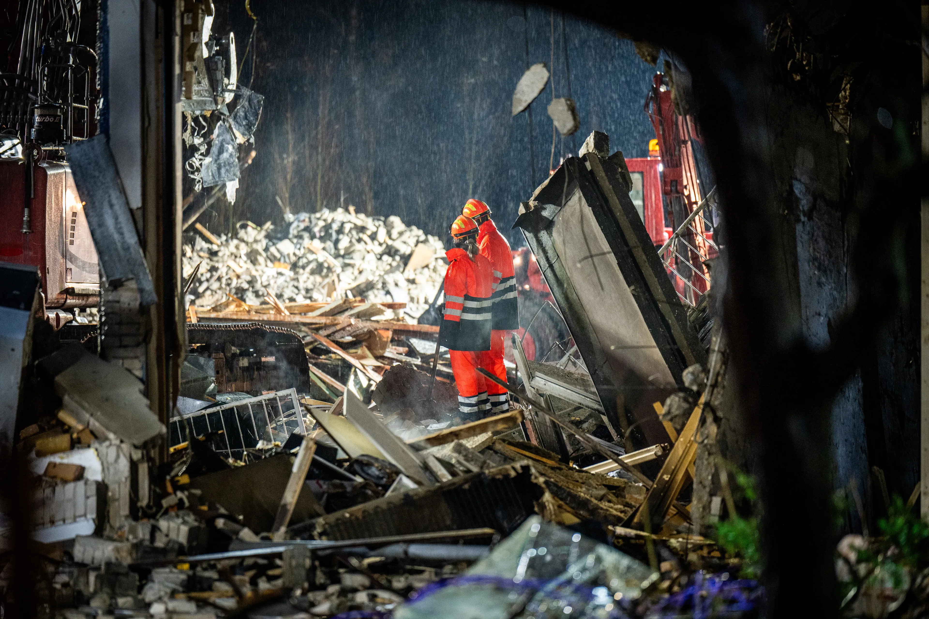 Geen nieuwe slachtoffers na nachtlang zoeken op rampplek Den Haag