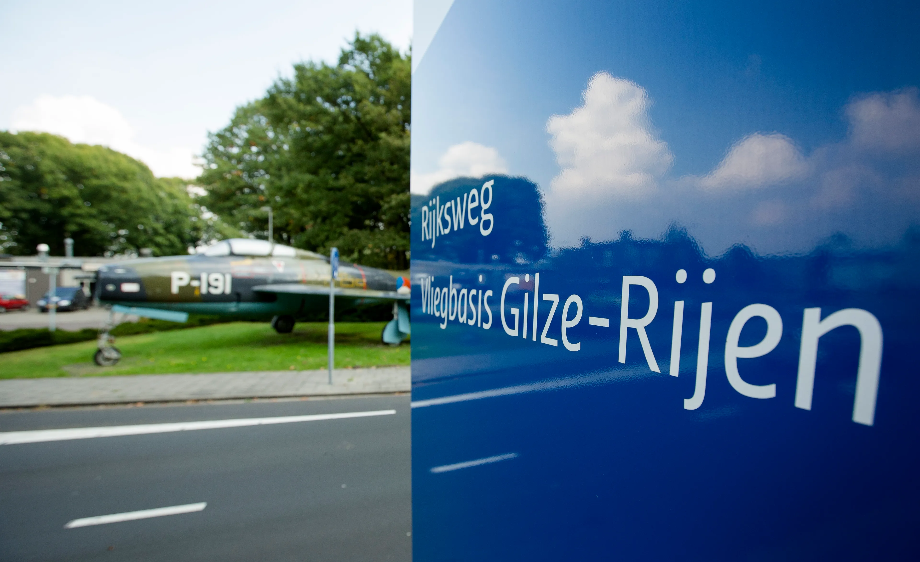 Zweefvliegtuigje crasht op militair vliegveld Gilze-Rijen: piloot omgekomen