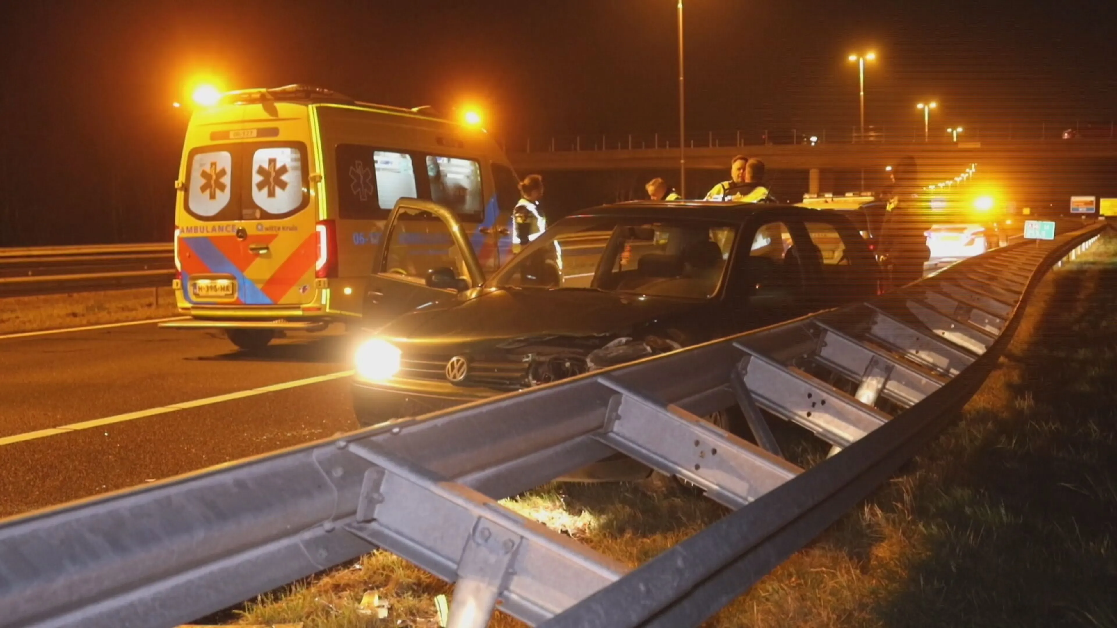 Wilde achtervolging eindigt in crash op A50, verdachte spuugt in gezicht agent