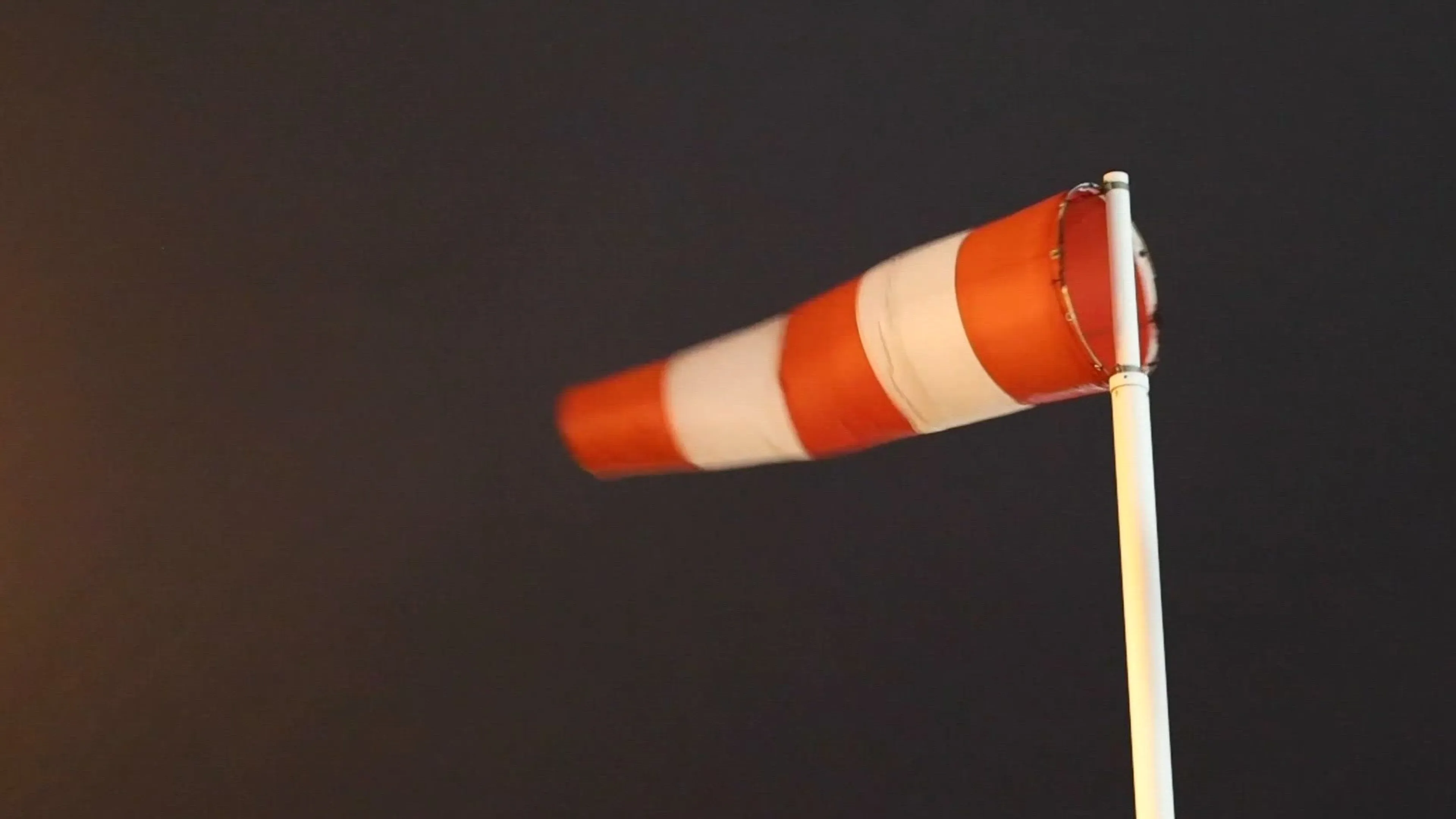 KNMI waarschuwt: code geel in hele land voor stevige onweersbuien met windstoten