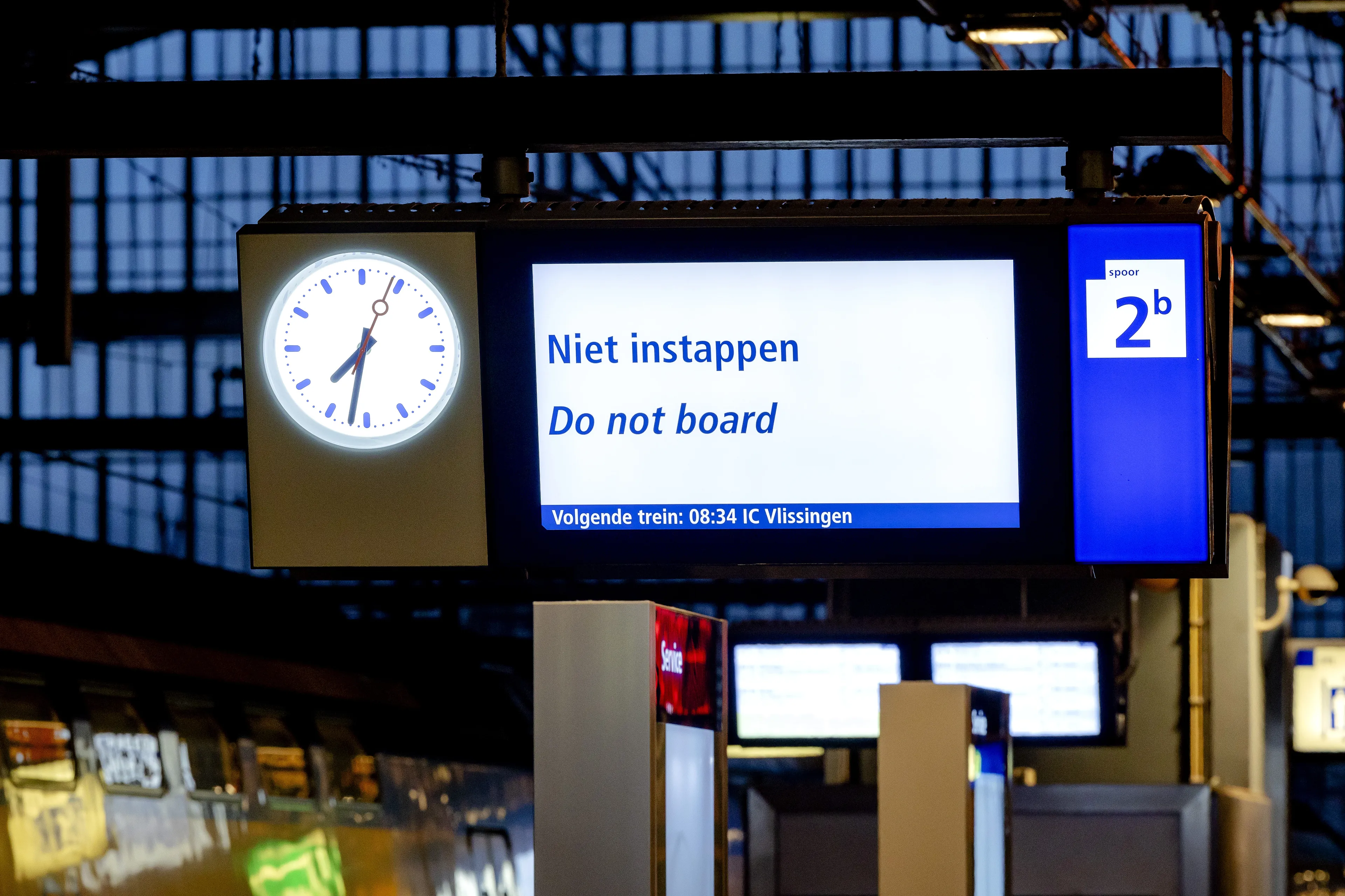 Korte storing NS: geen of verkeerde informatie op schermen stations