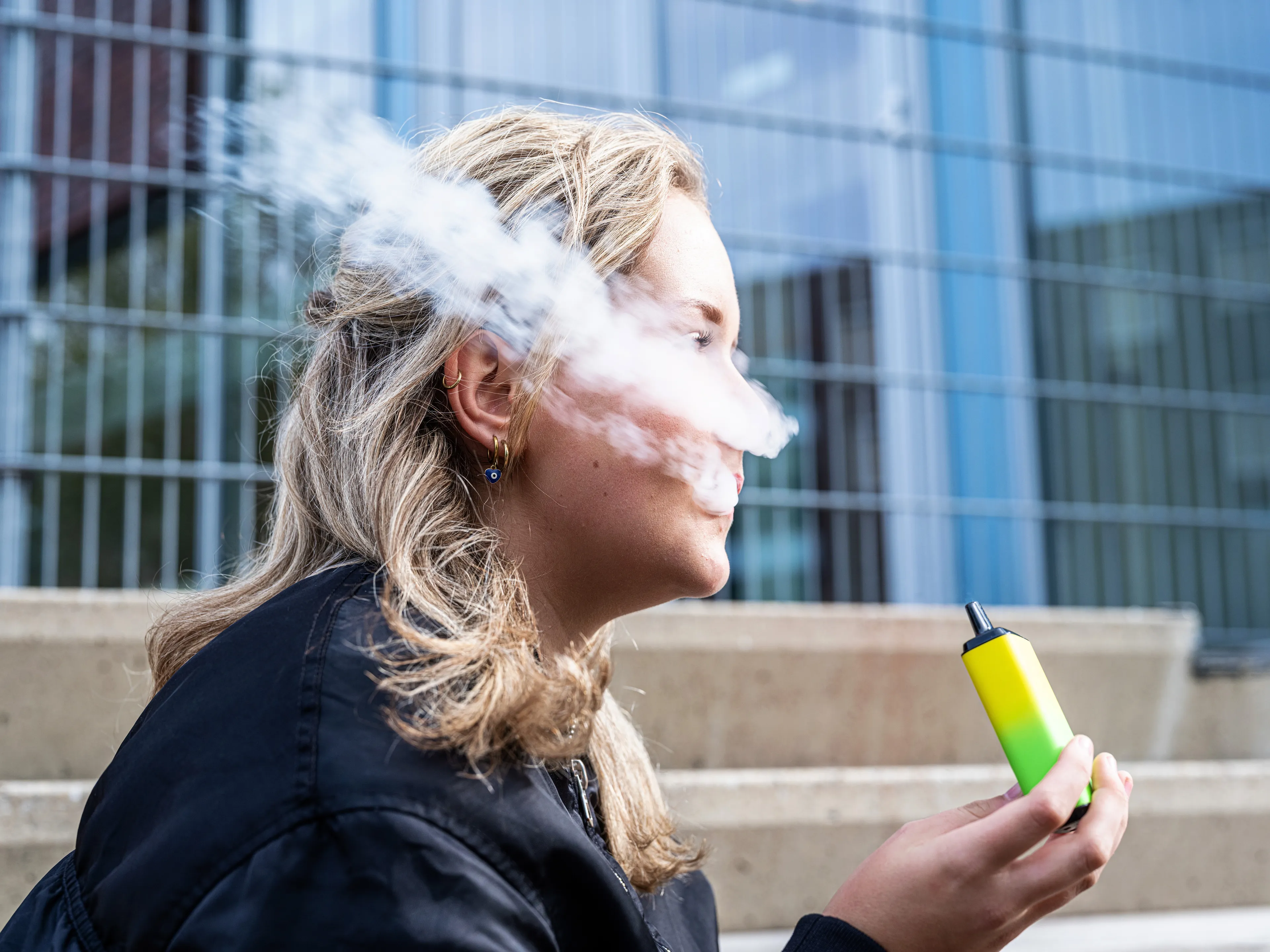 Staatssecretaris aan ouders: 'Gooi vapes van je kinderen weg'