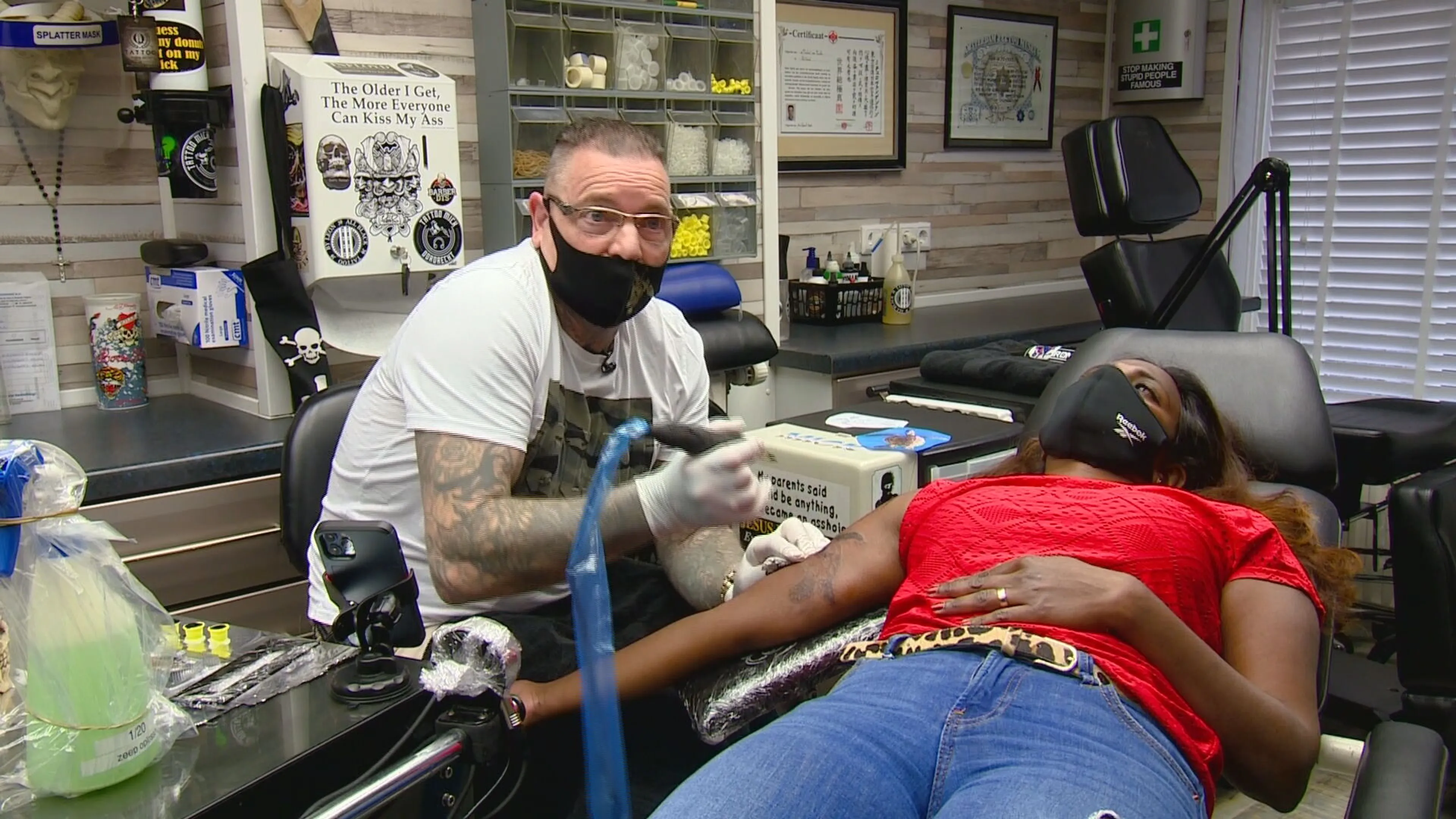 Ook 'Tattoo Mick' mag eindelijk weer de deuren openen: 'Heerlijk!'