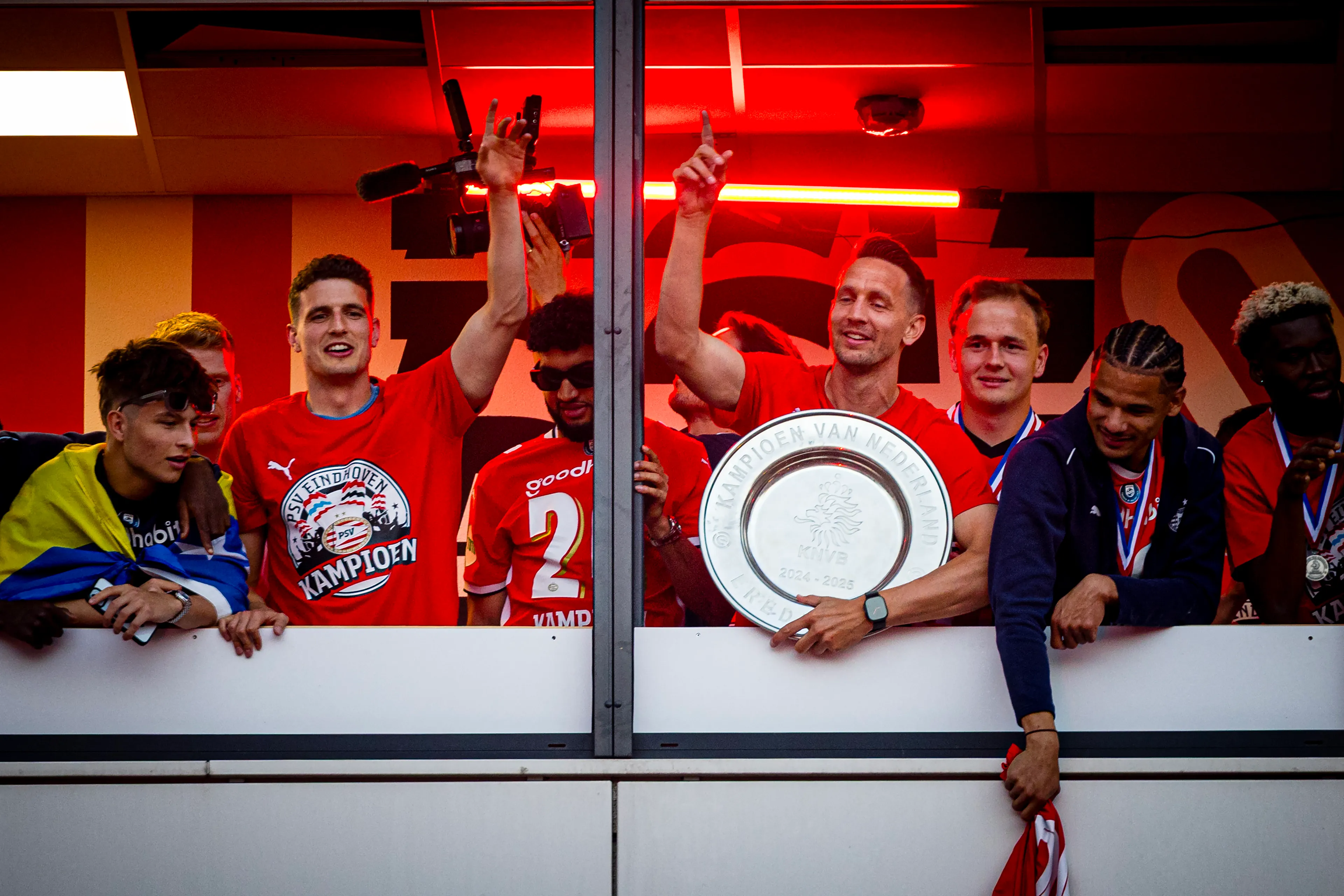 Heel Eindhoven kleurt rood-wit voor huldiging PSV: veel fans al aanwezig
