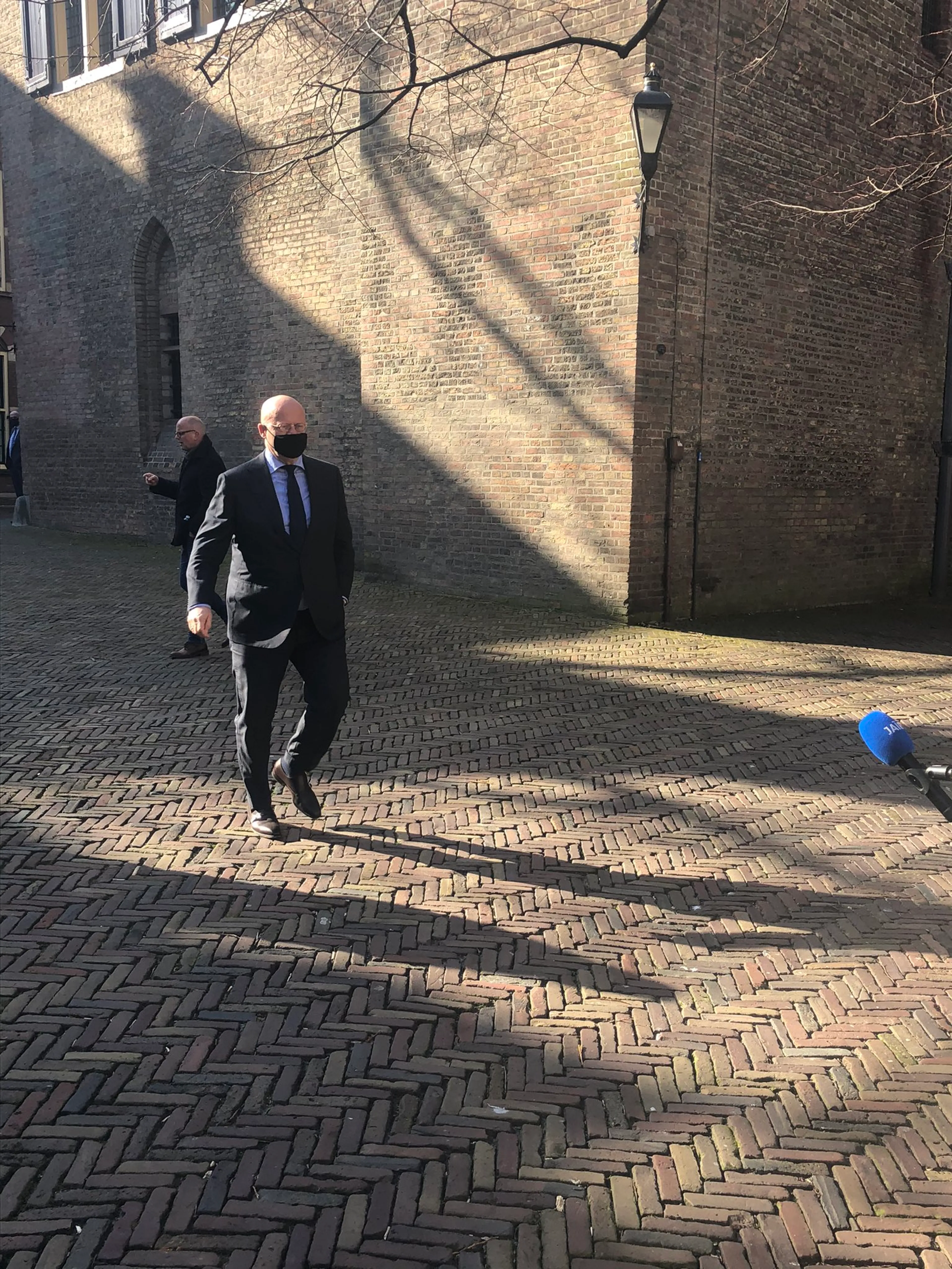 Rutte, De Jonge en Grapperhaus tóch fysiek bijeen ondanks digitale ministerraad