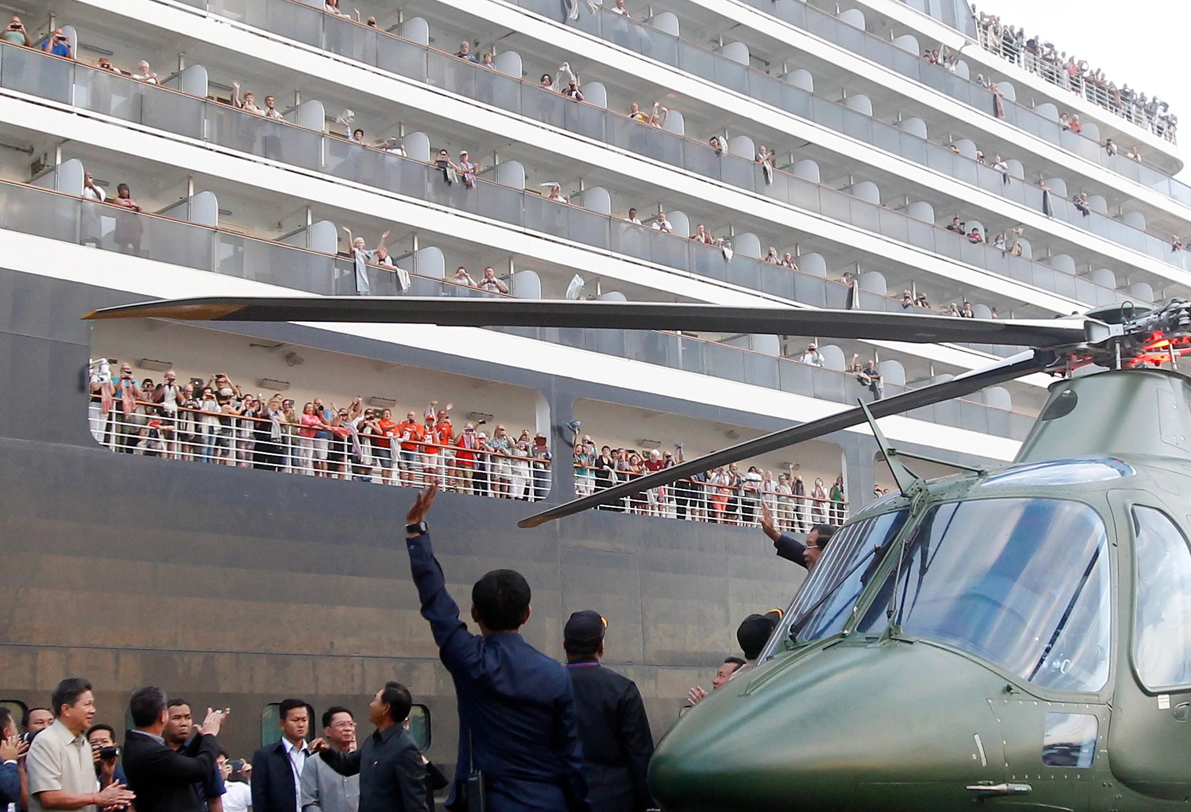 Minister Blok: raar als Nederland passagiers van 'coronacruises' zou ophalen