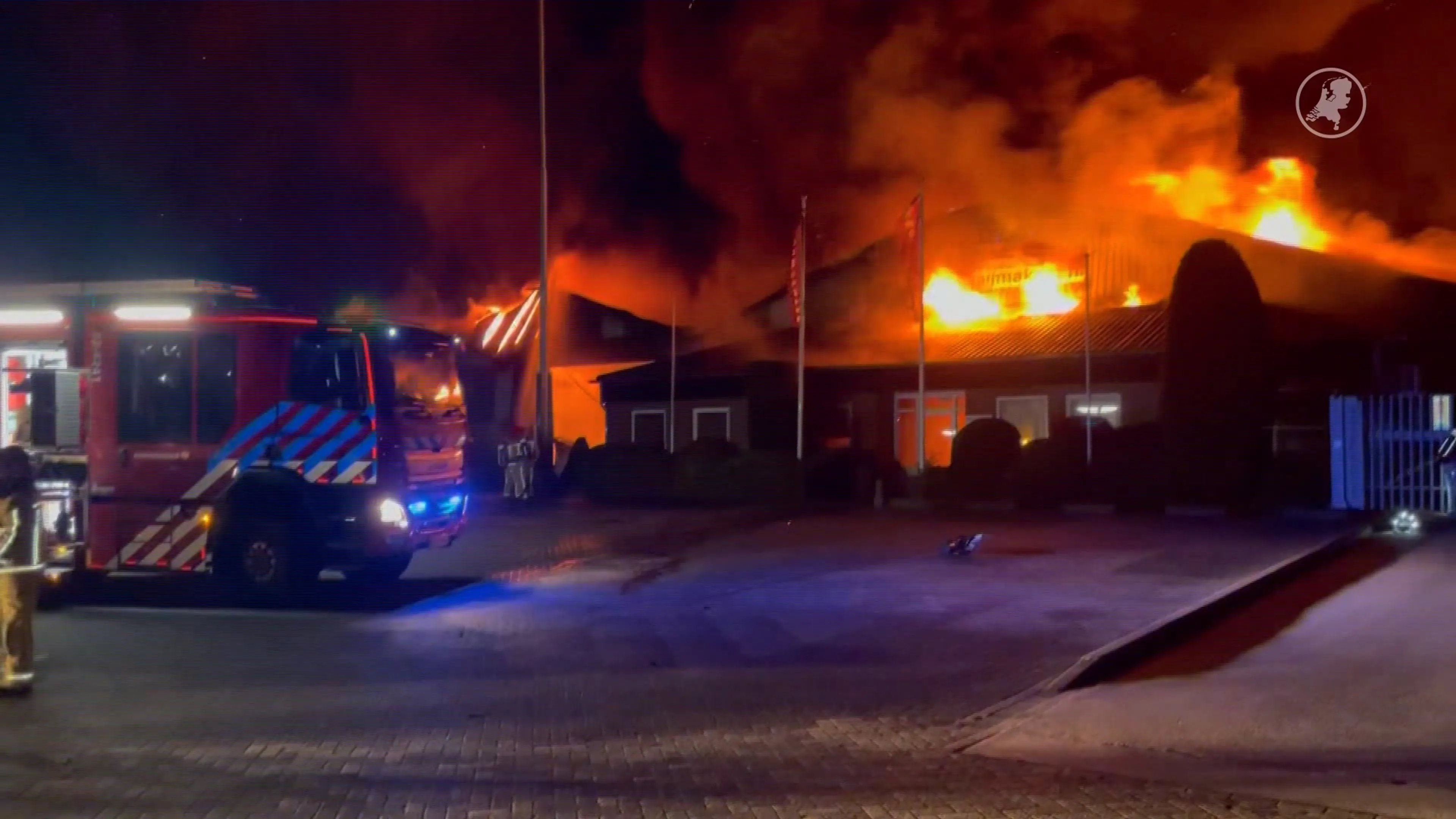 Enorme brand bij Loods in Someren