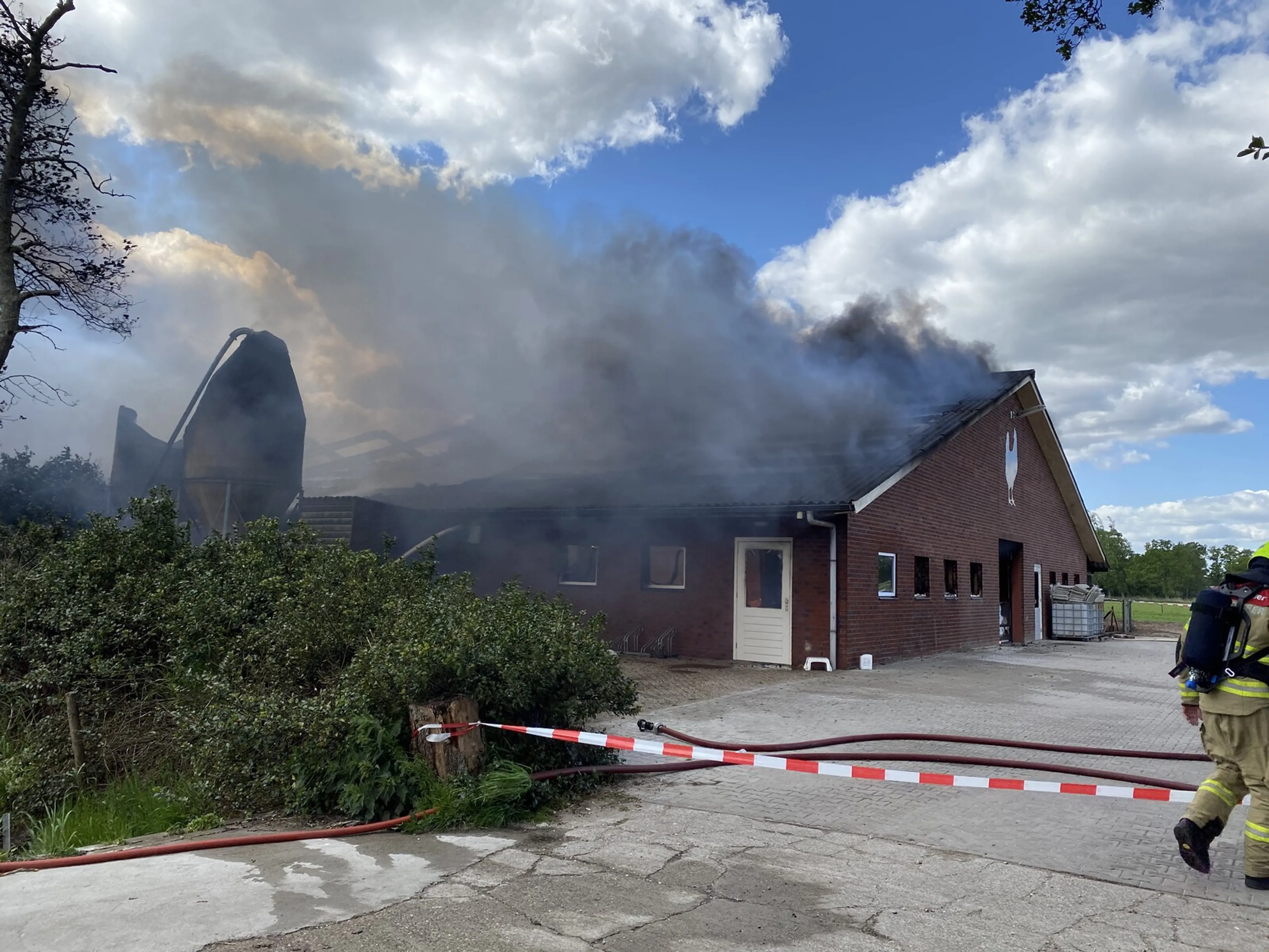24.000 kippen dood na verwoestende schuurbrand in Harskamp