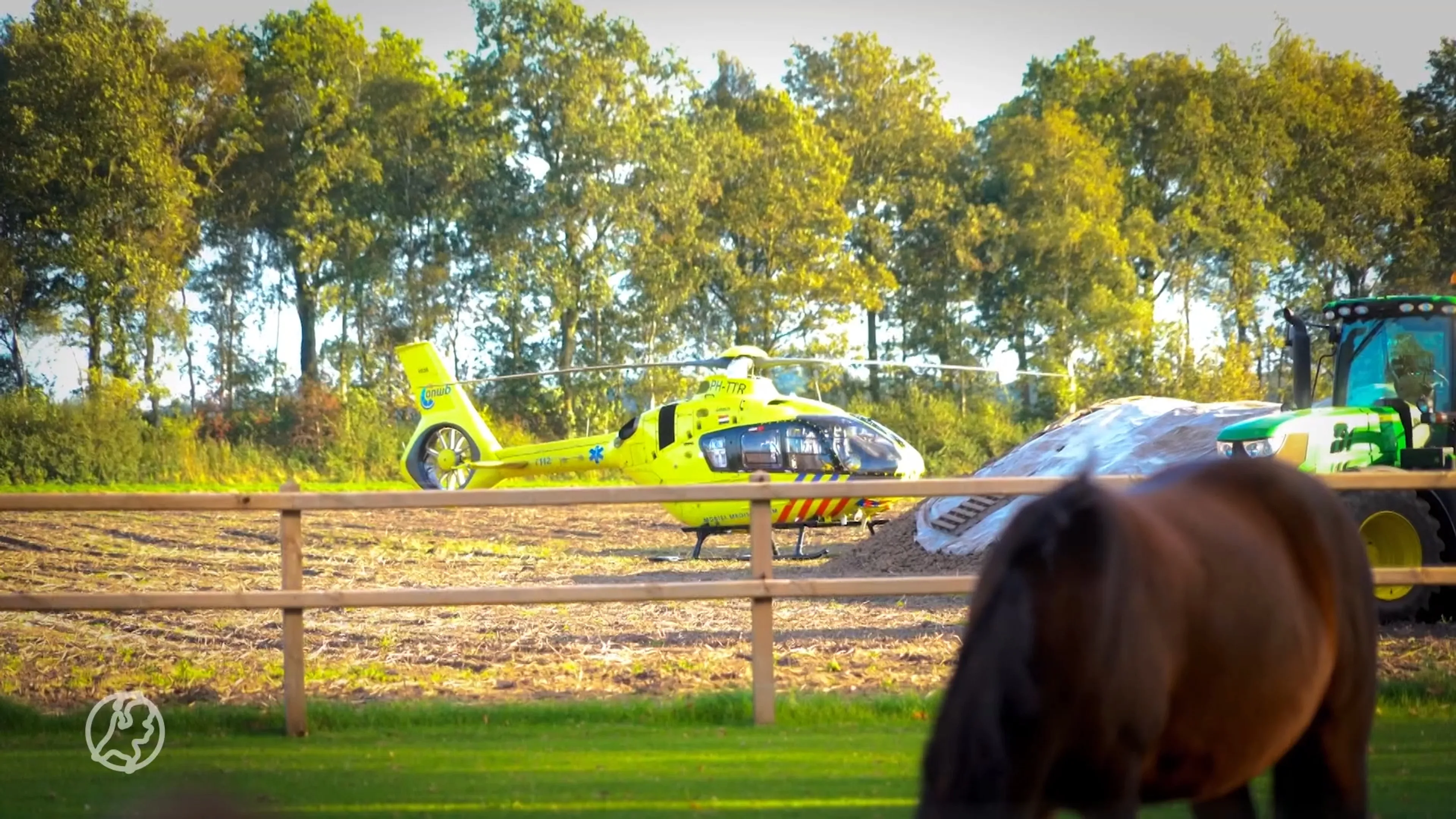 'Meisje komt onder trekker terecht', traumahelikopter ter plaatse