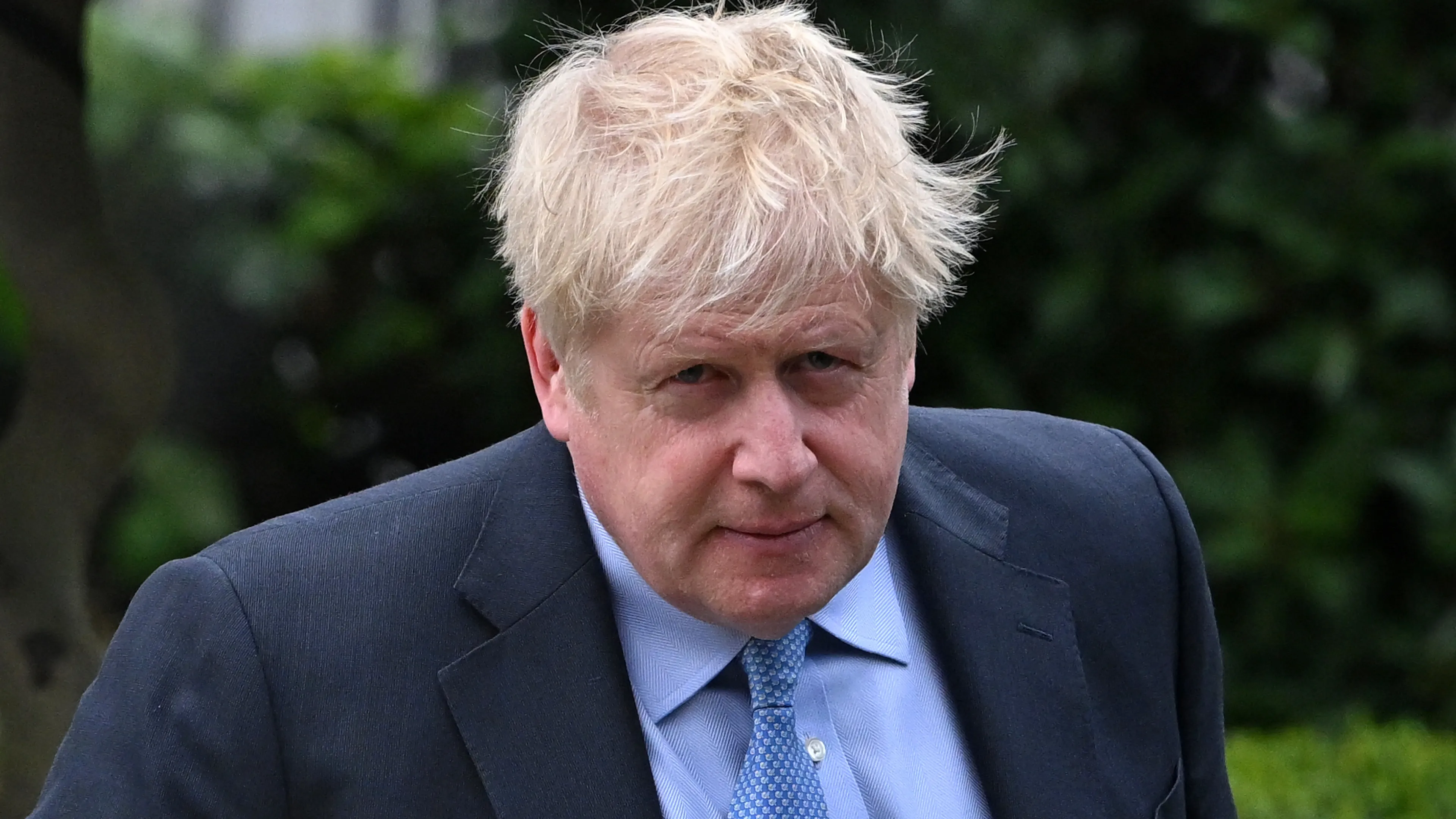 'Britse premier plande militaire inval in Nederland om coronavaccins'