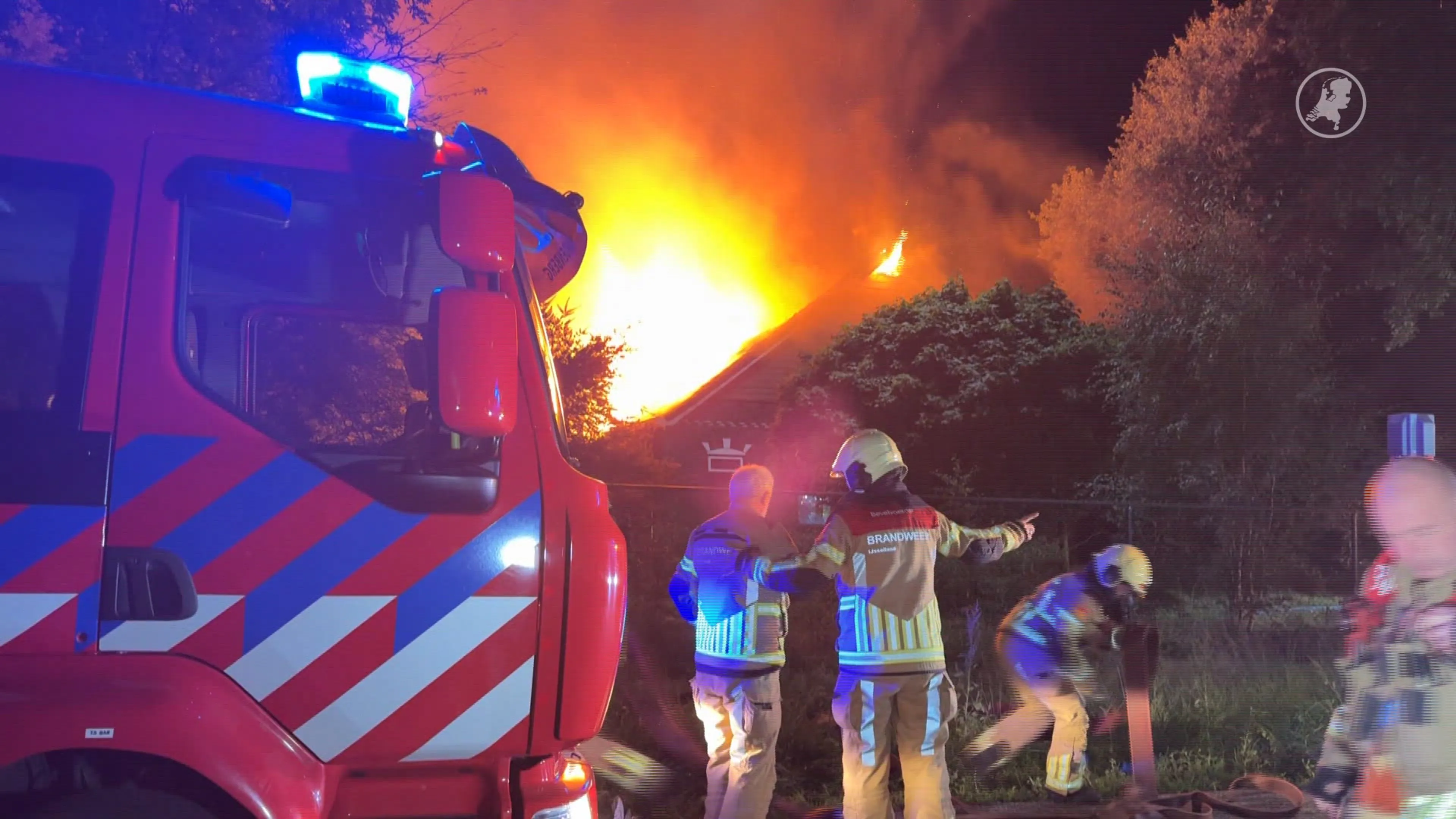 Grote brand in boerderij aan Elfde Wijk in Rheezerveen