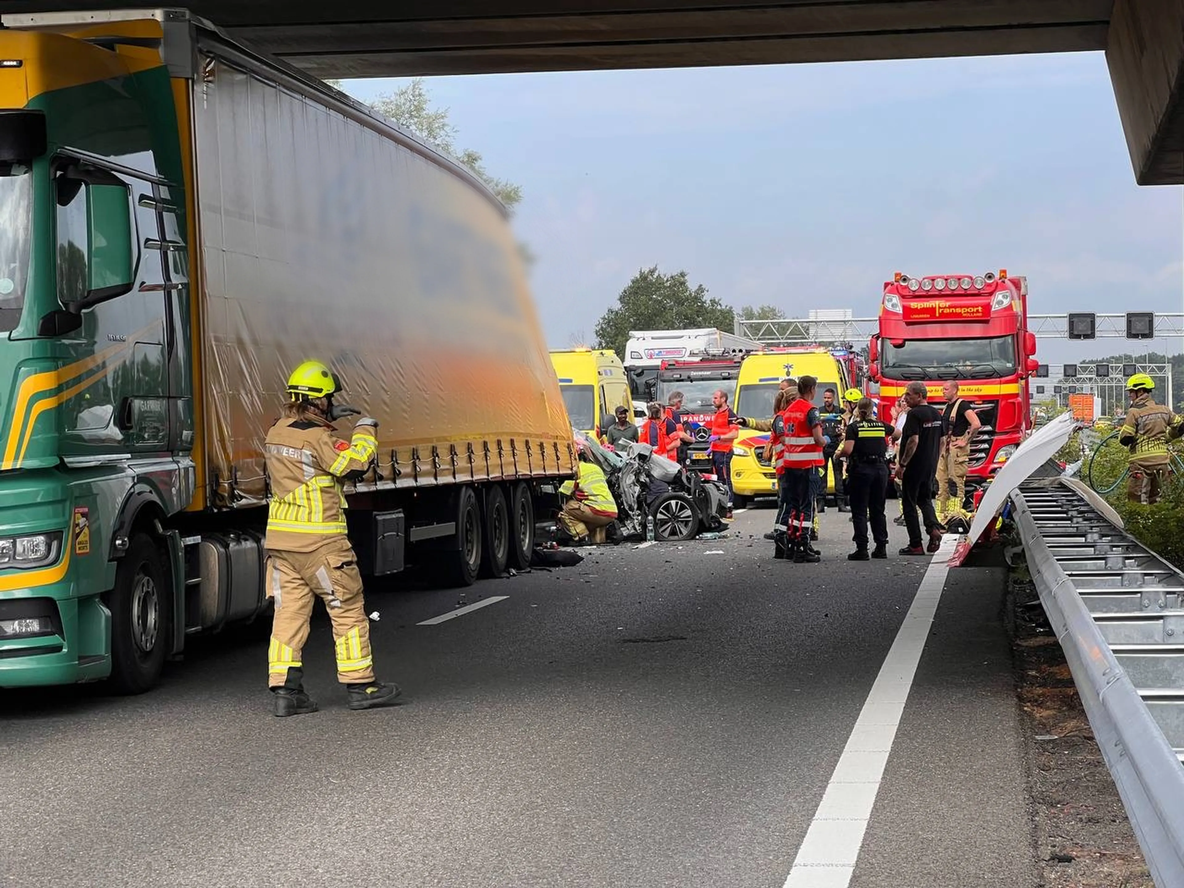 Drie gewonden bij groot ongeluk met vier voertuigen op A12 bij Babberich