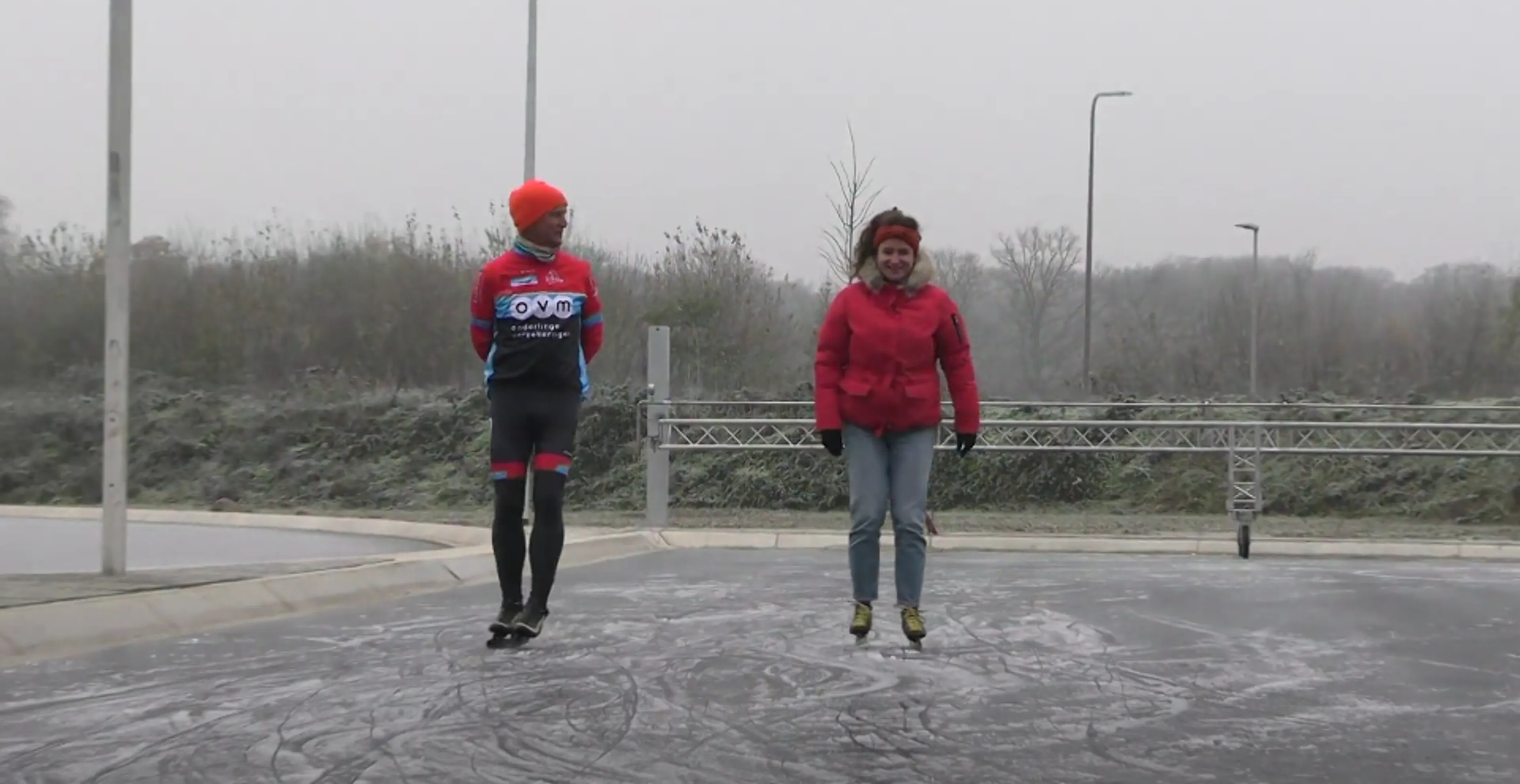 In Winterswijk gaan schaatsers over één nacht ijs