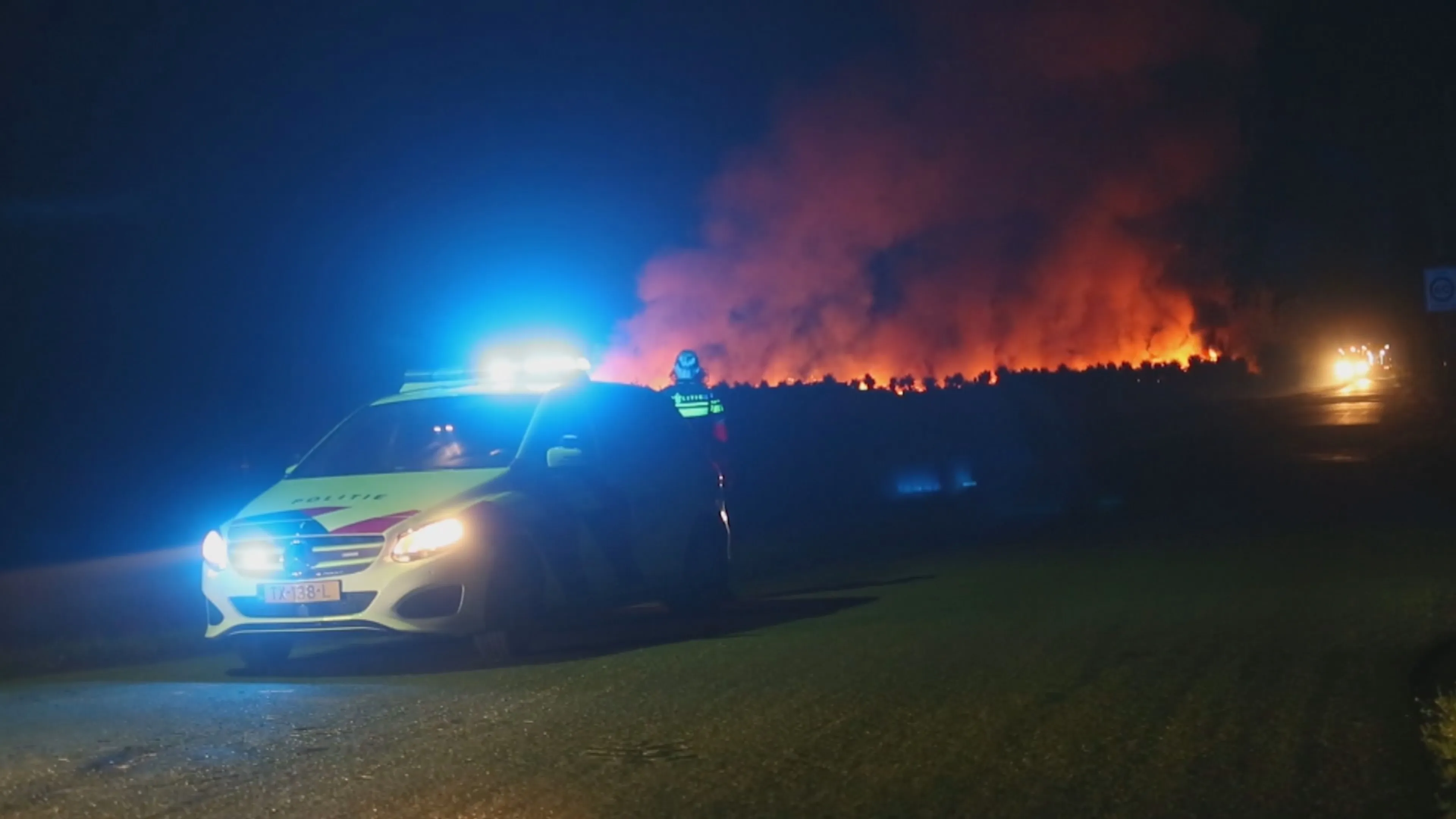 Grote brand in loods Wouwse Plantage