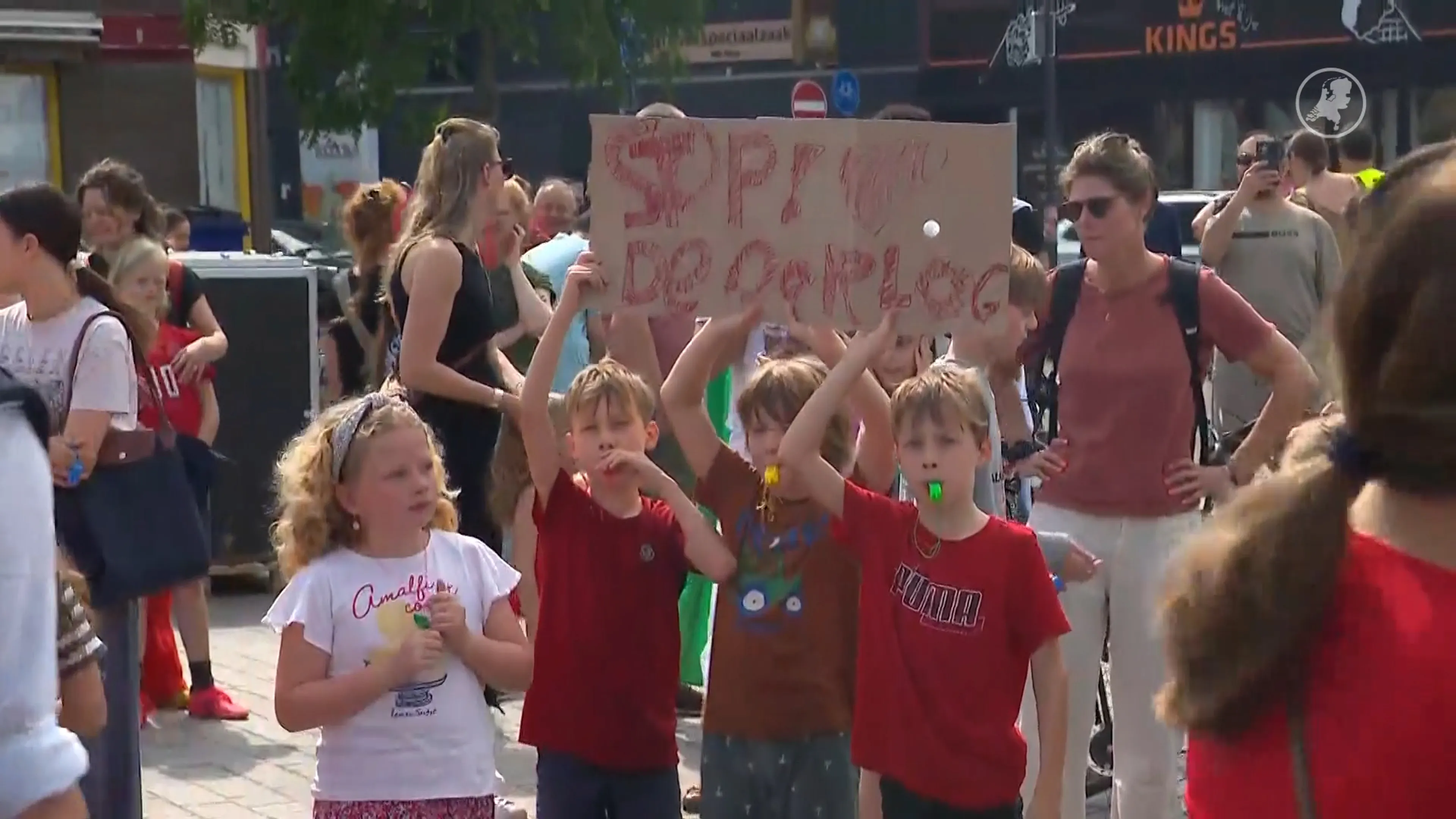Speciale kinderdemonstratie voor Gaza: 'Stom dat alles gebombardeerd wordt'