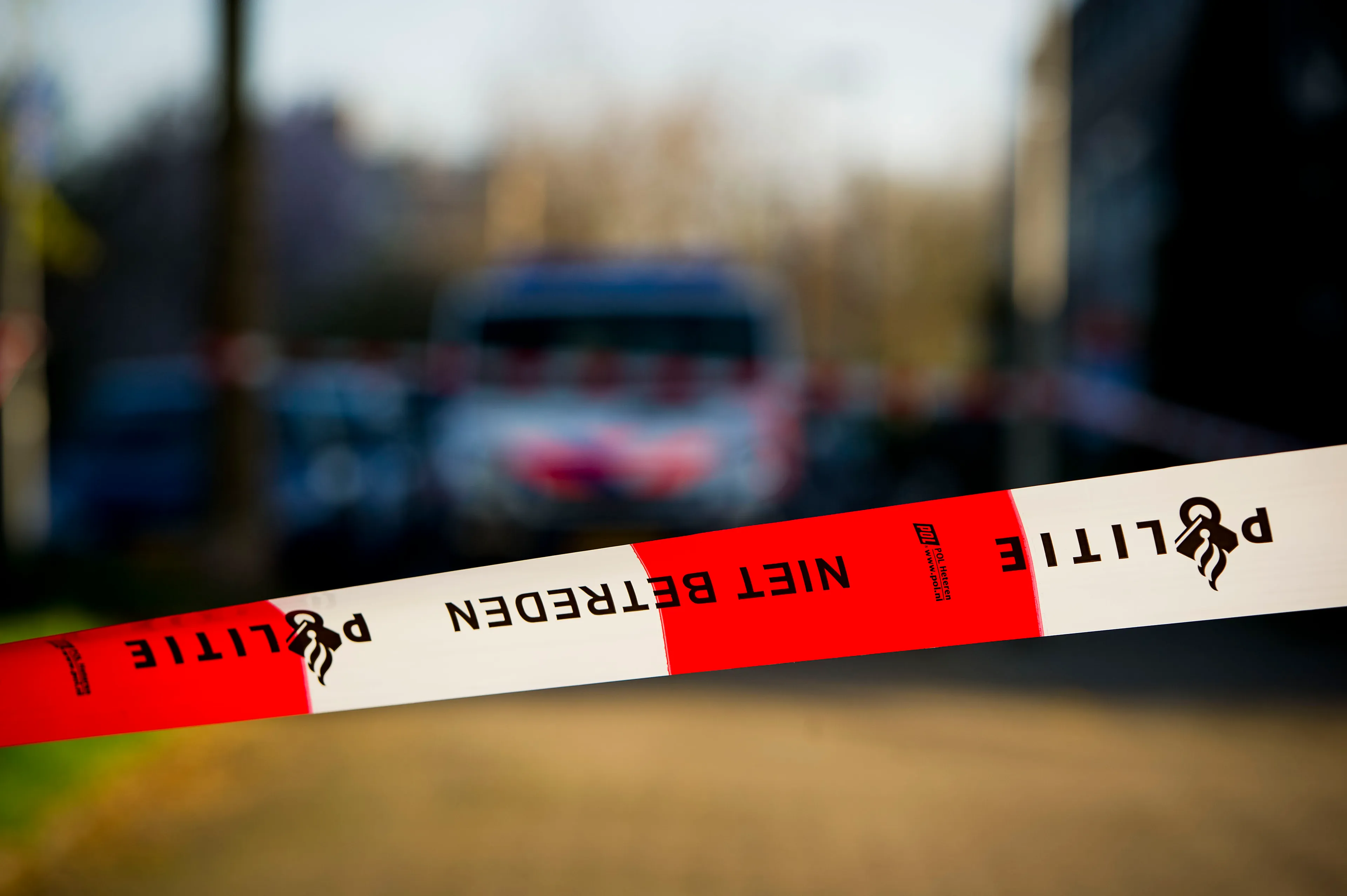 Politie schiet op verward persoon in Halsteren, man (27) overleden