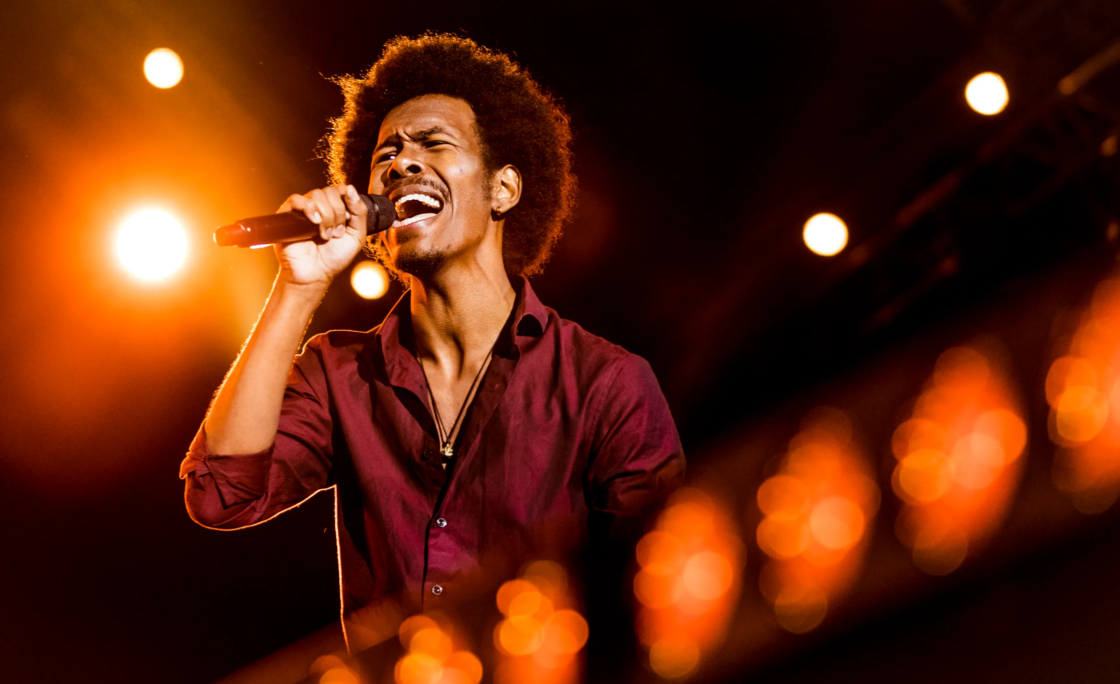 Jeangu Macrooy vertegenwoordigt Nederland tijdens Eurovisie Songfestival