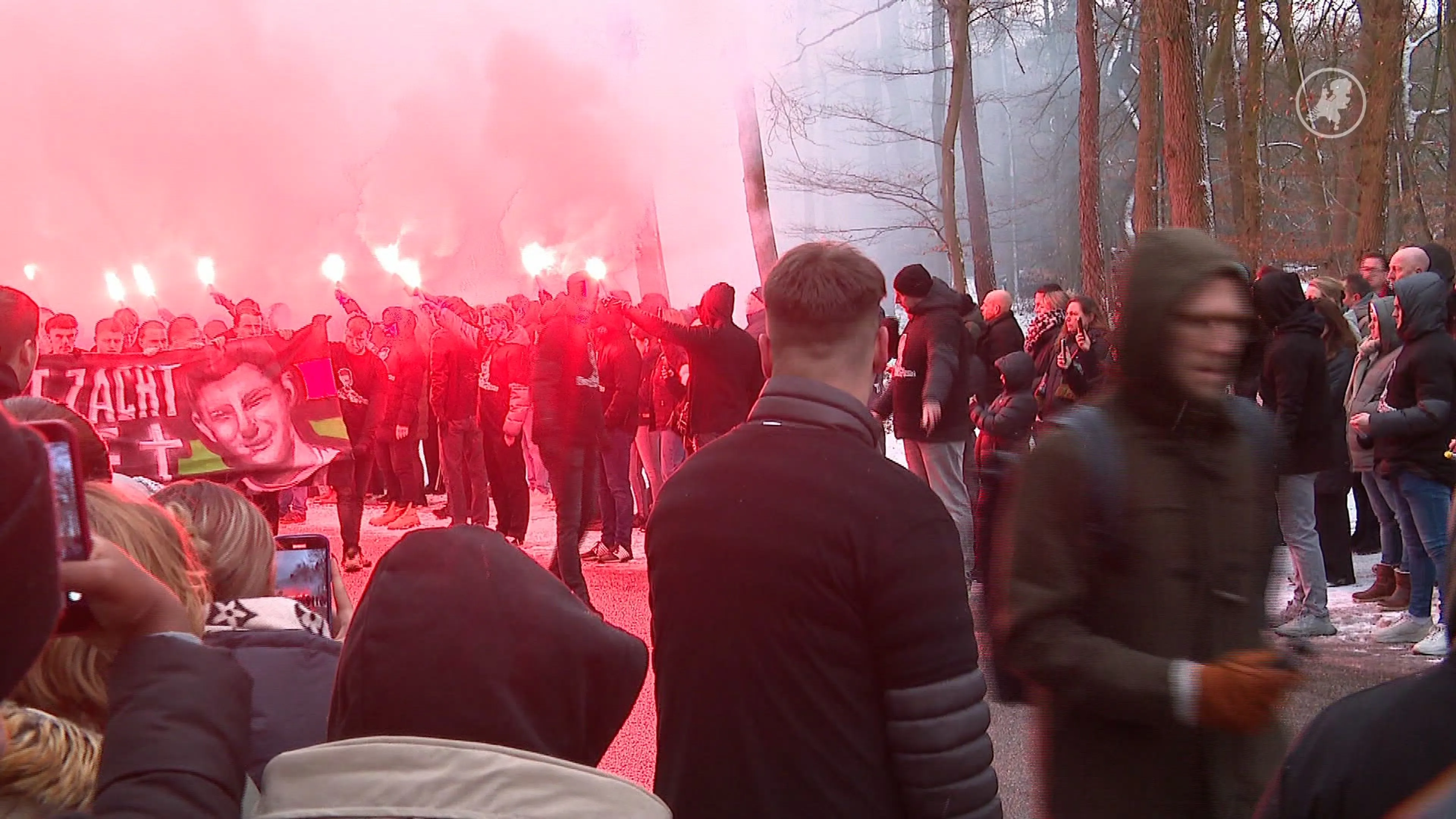 Indrukwekkend afscheid in Nijmegen voor omgekomen Shane (16)