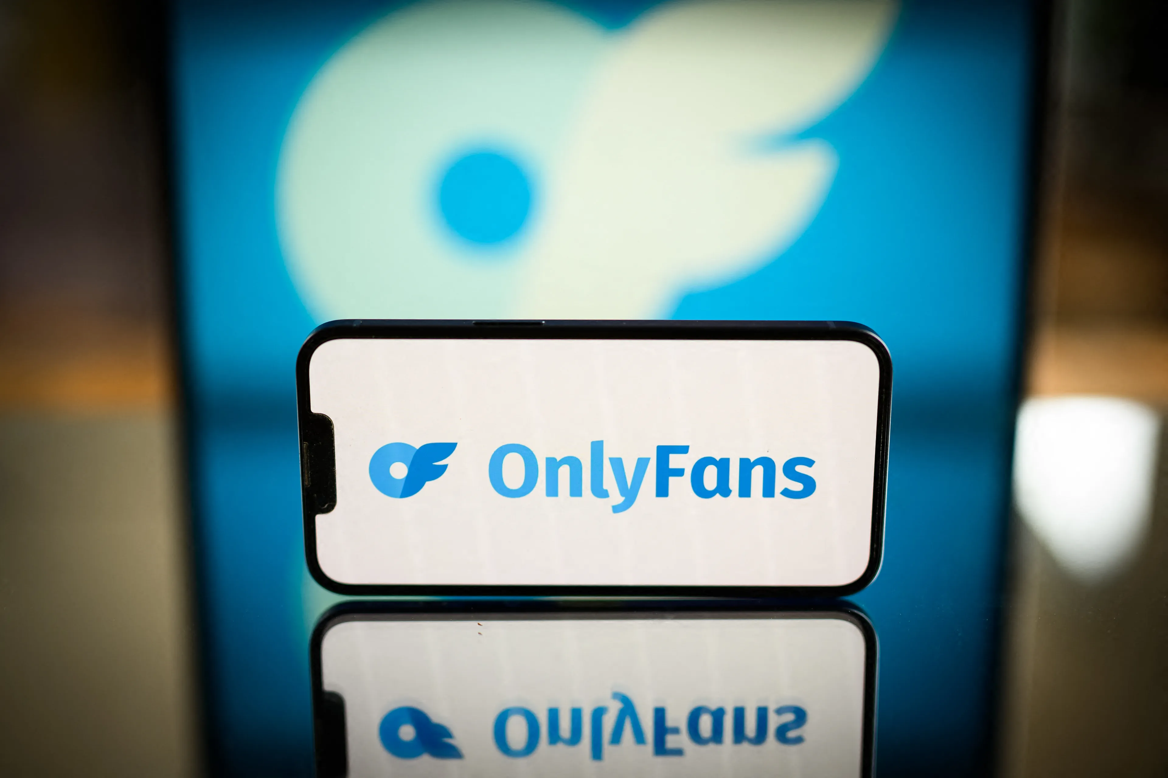 'OnlyFans-model doet aangifte tegen oud-wethouder Bunschoten om naaktfoto's'