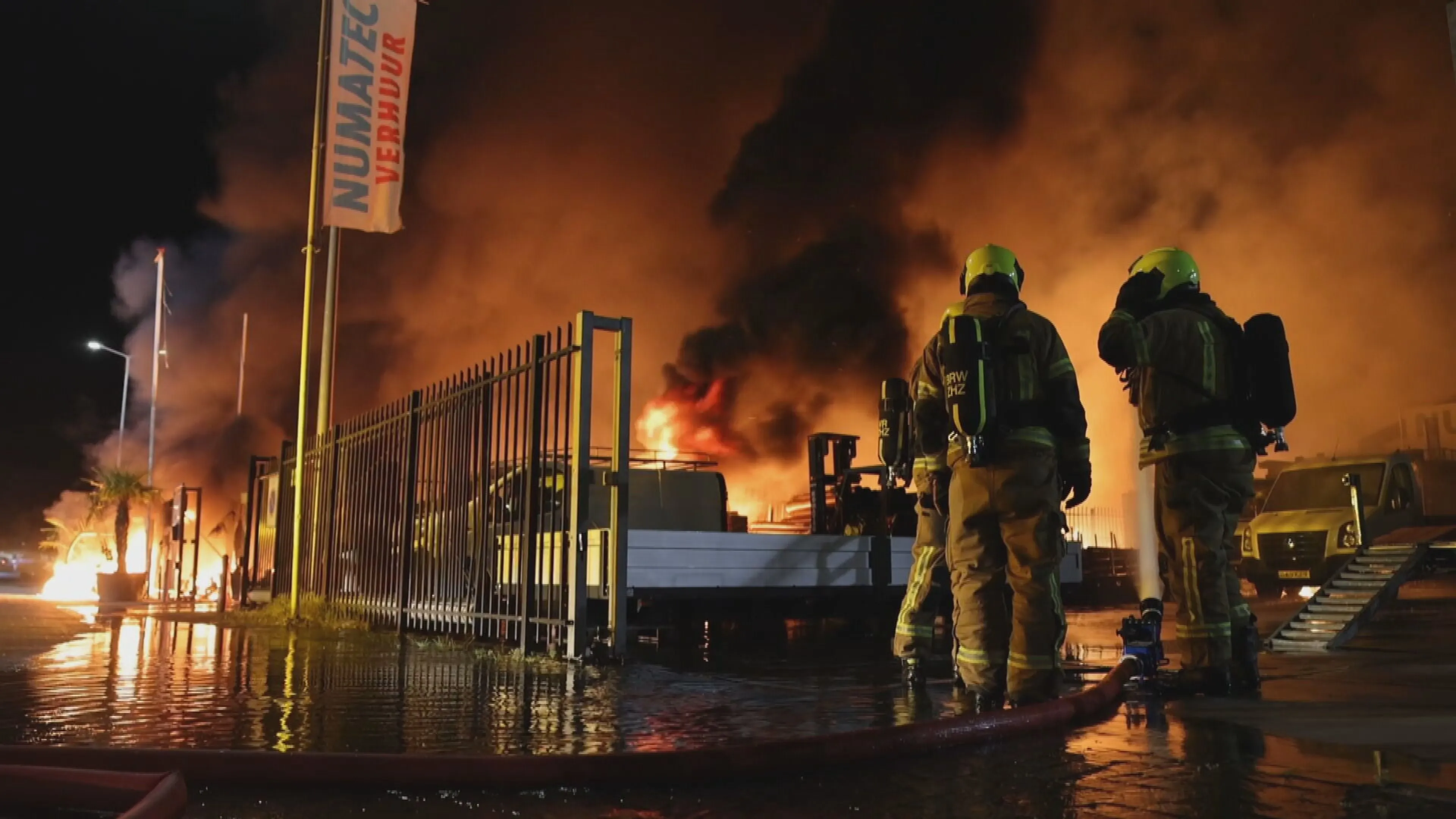 Tientallen brommobielen verwoest bij brand in Numansdorp
