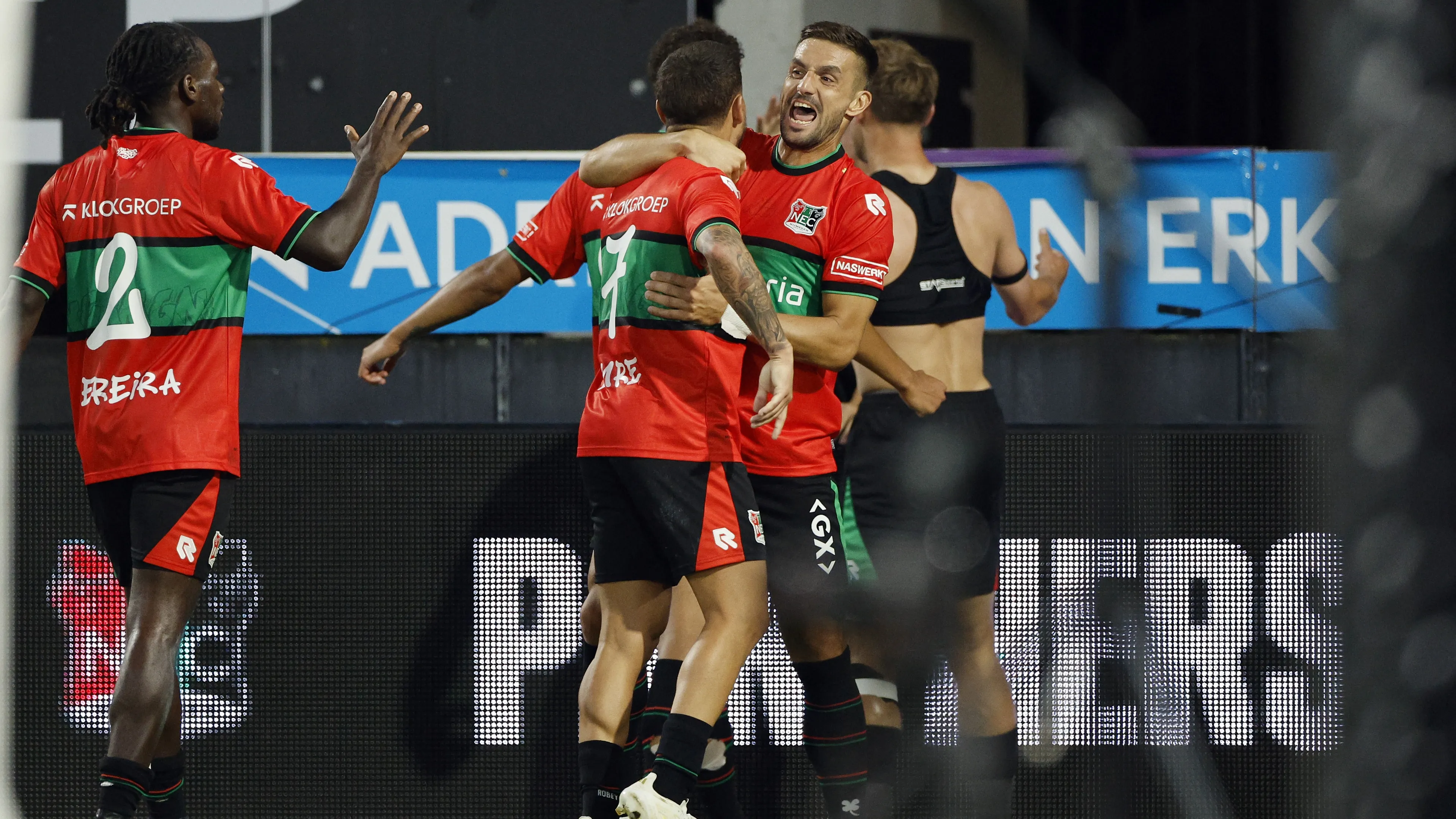 NEC houdt Champions League-droom levend na zege op Olympiakos