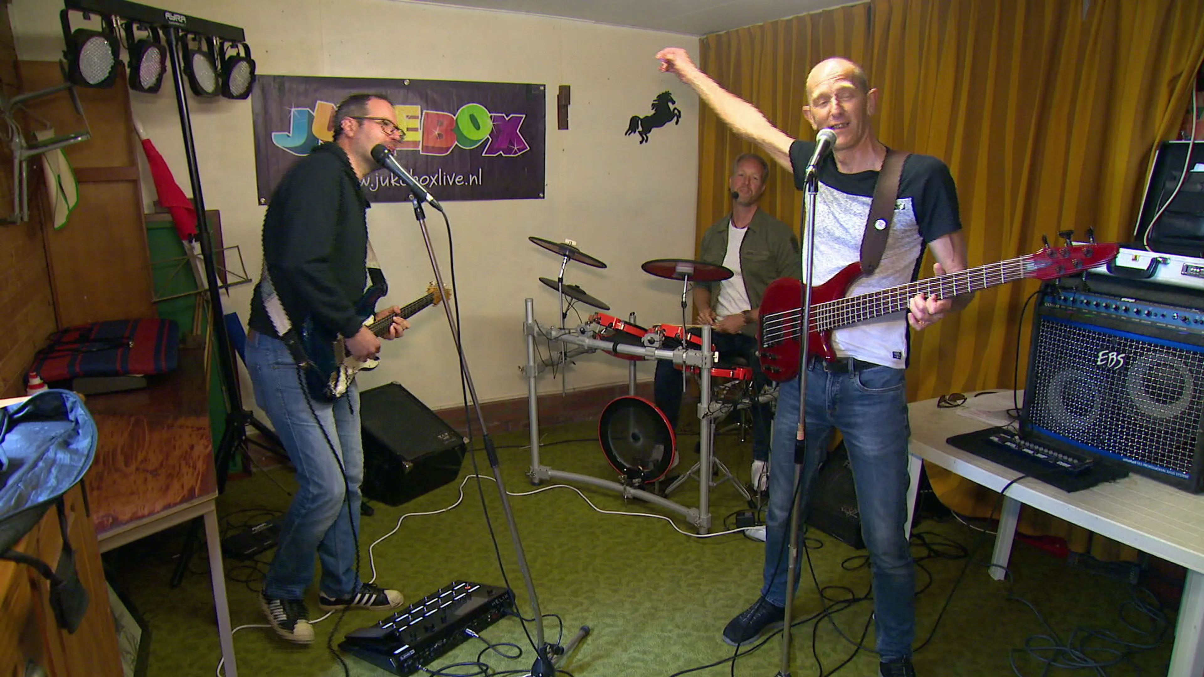 Uitzichtloze situatie voor coverbands door gemis van dorpskermis