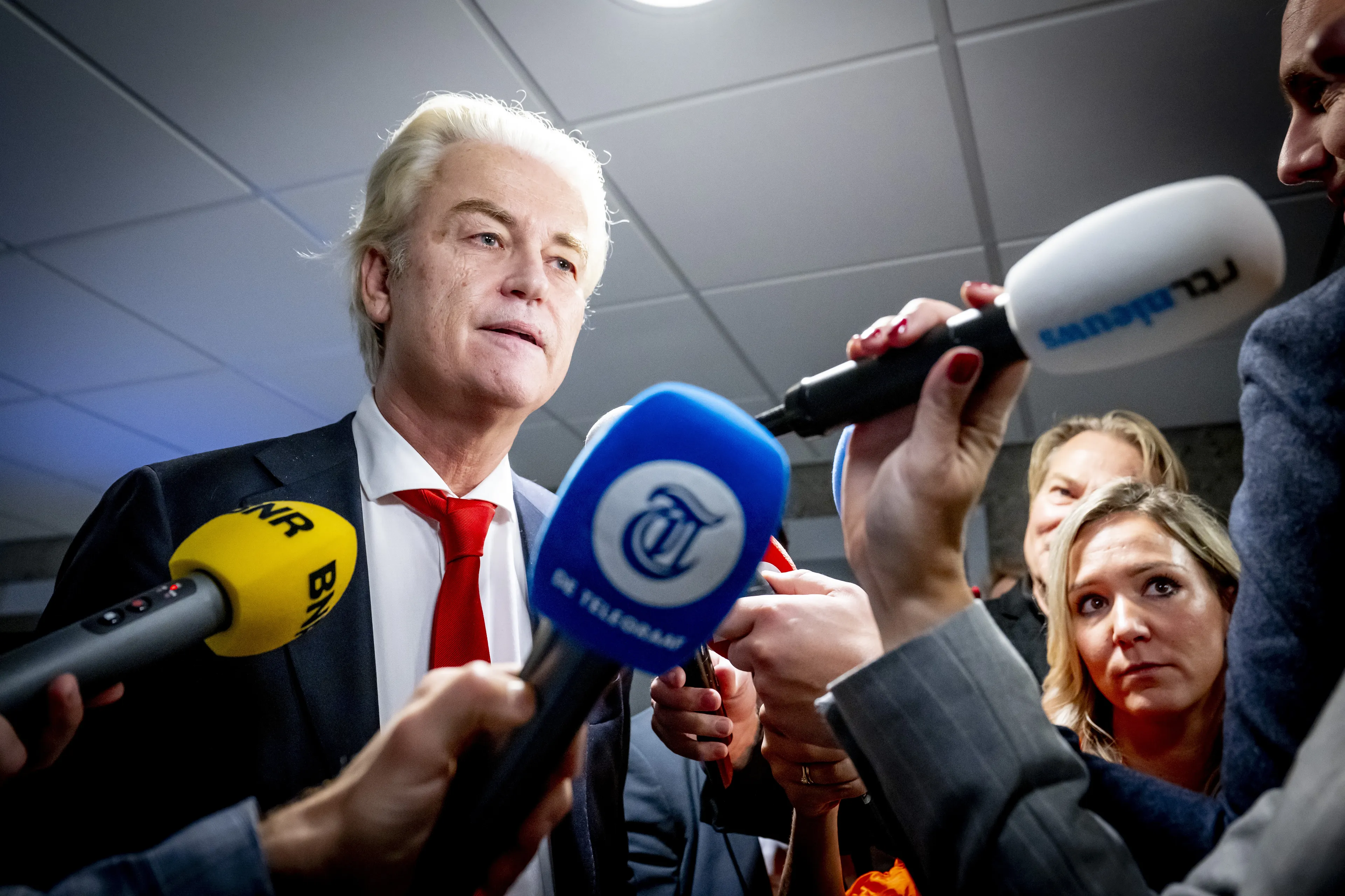 Wilders staat voor eerst pers te woord na asielcompromis: 'We zijn nu beter af'