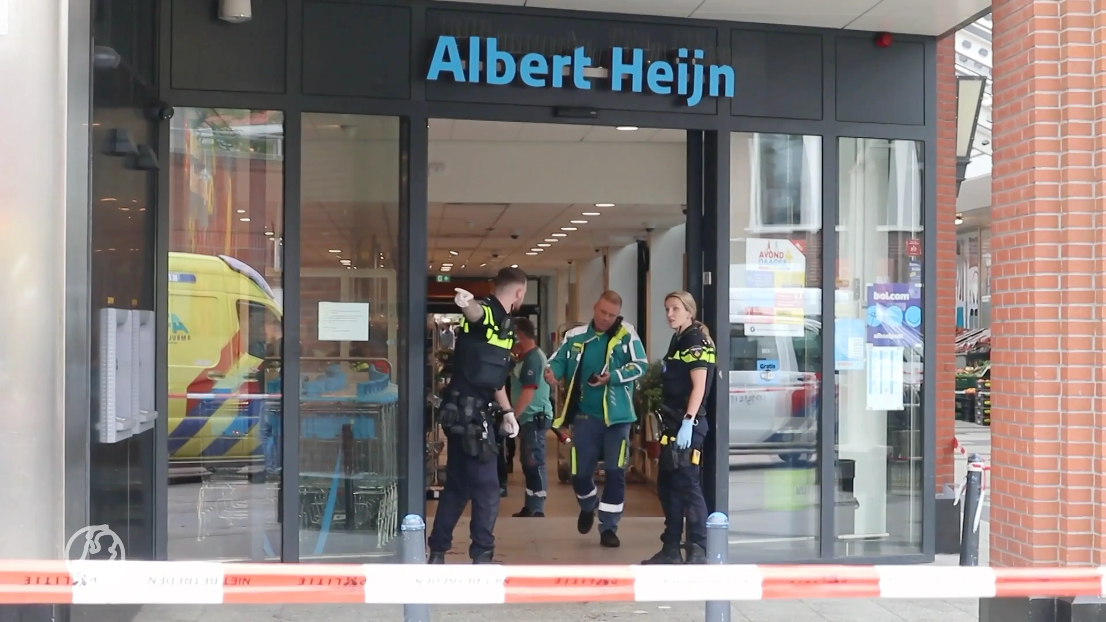 Slachtoffer steekpartij bij supermarkt Vlaardingen overleden