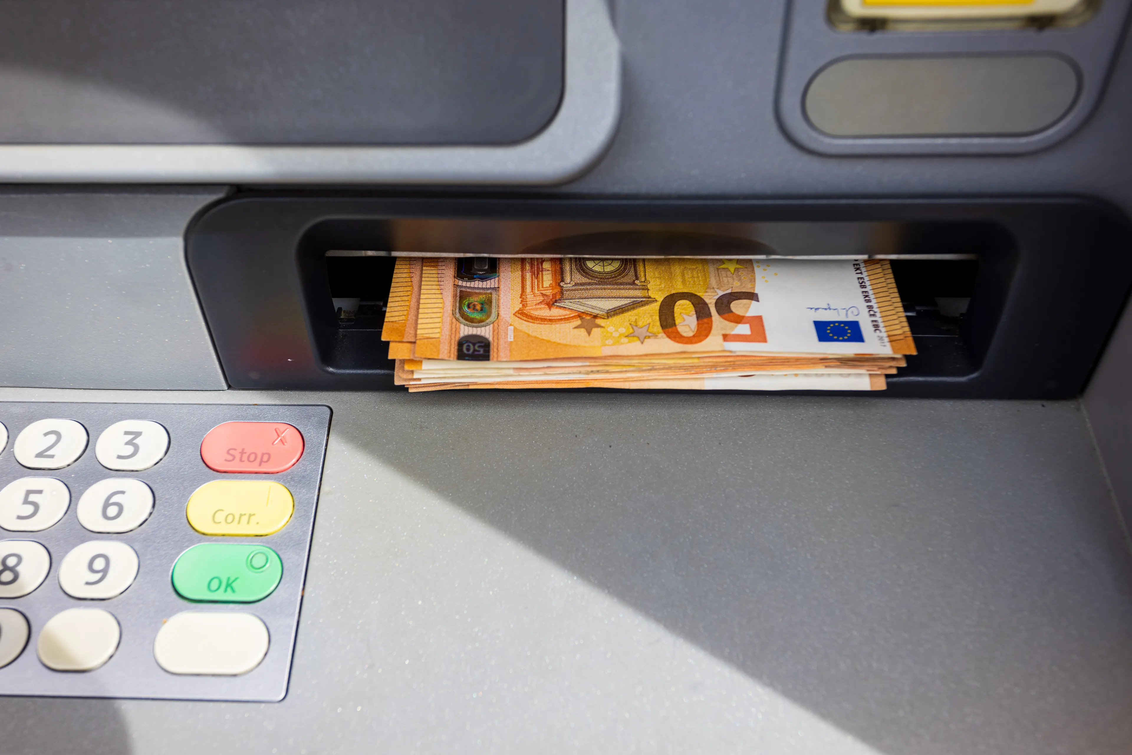 Nederlandse toerist vergeet 1000 euro bij geldautomaat, Italiaans meisje redt zijn vakantie