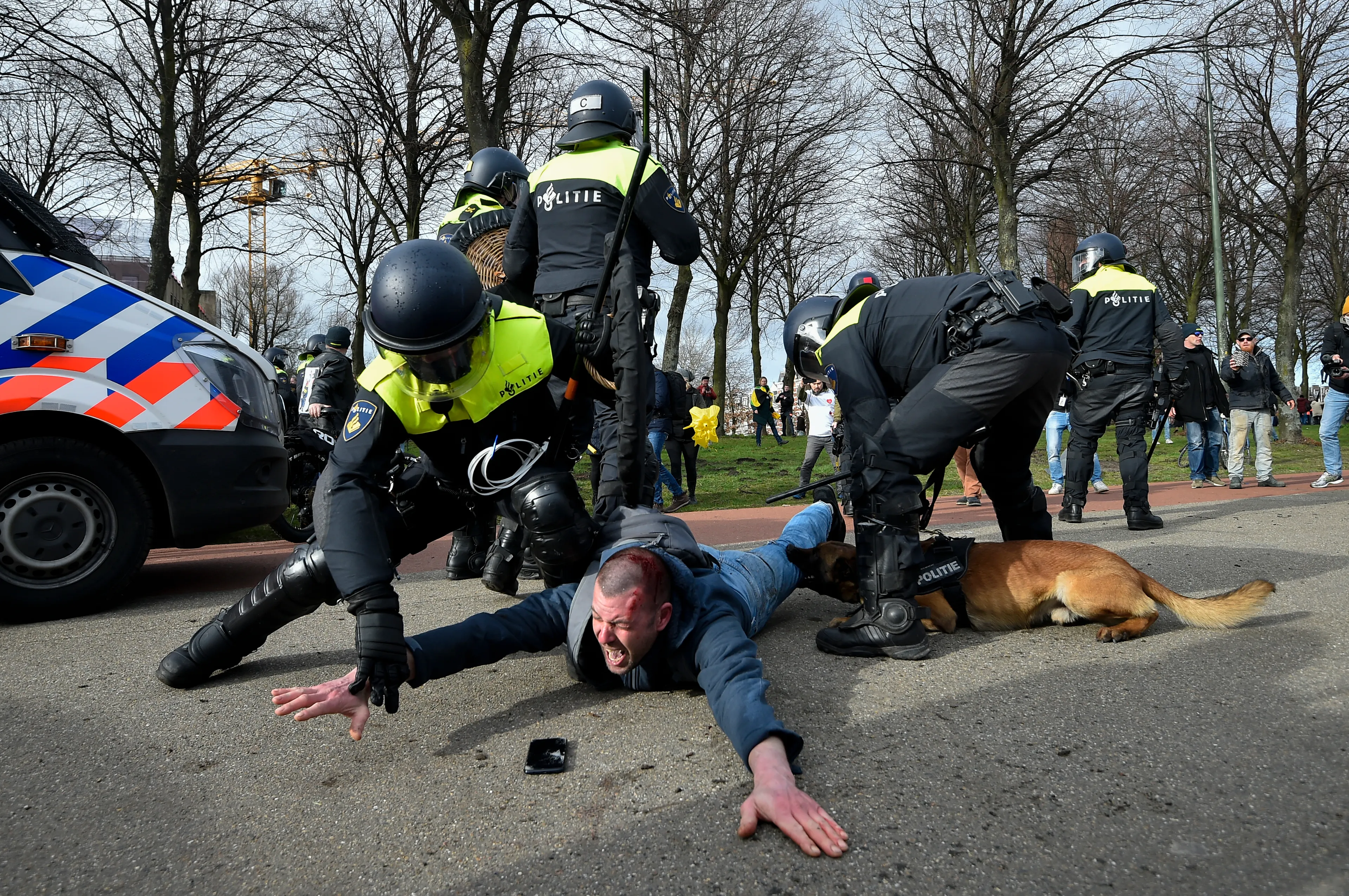 Politie krijgt 200 klachten en twintig aangiftes binnen na politieoptreden Malieveld