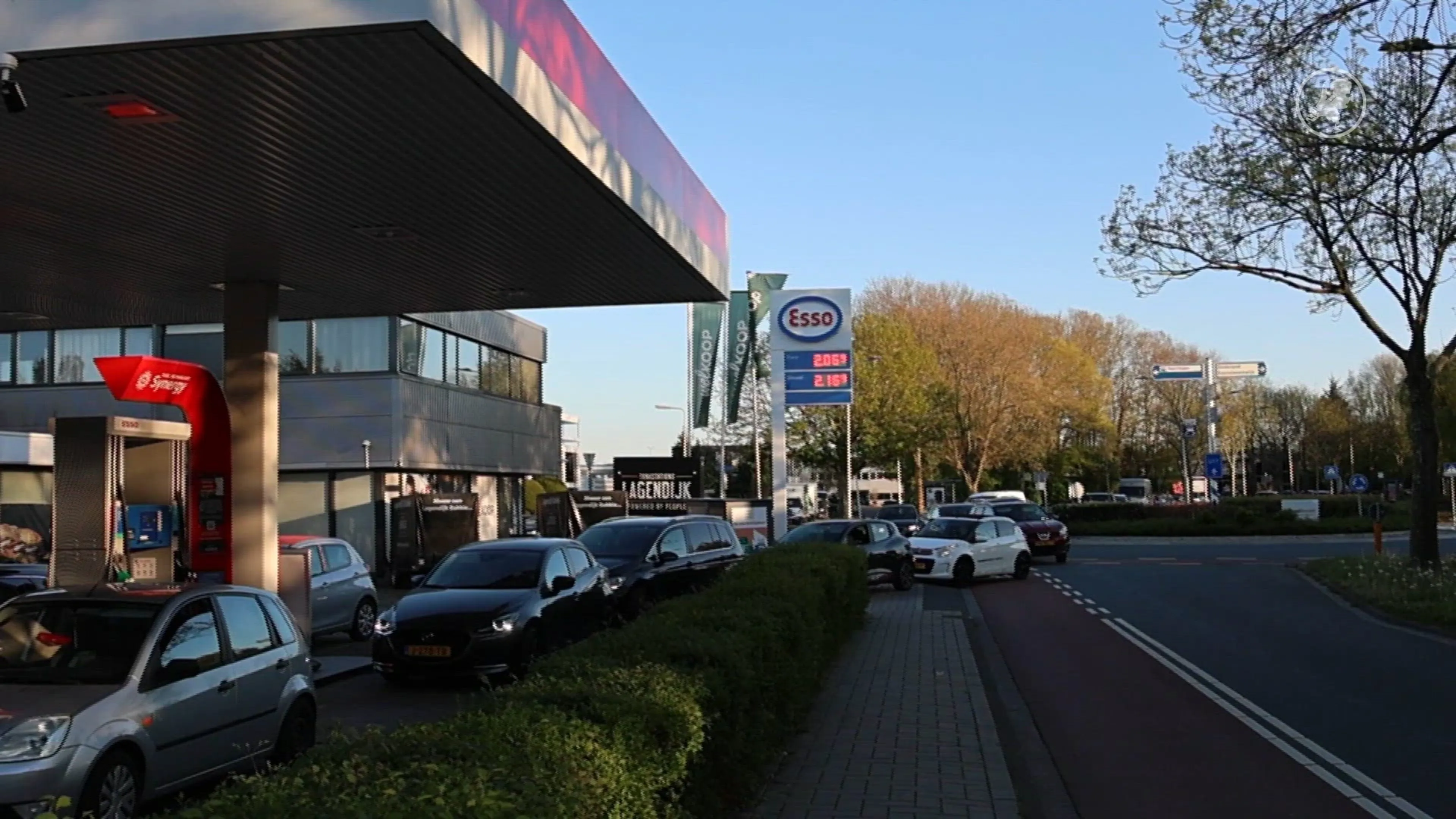 Spotgoedkope benzine zorgt voor topdrukte in 's-Gravenzande