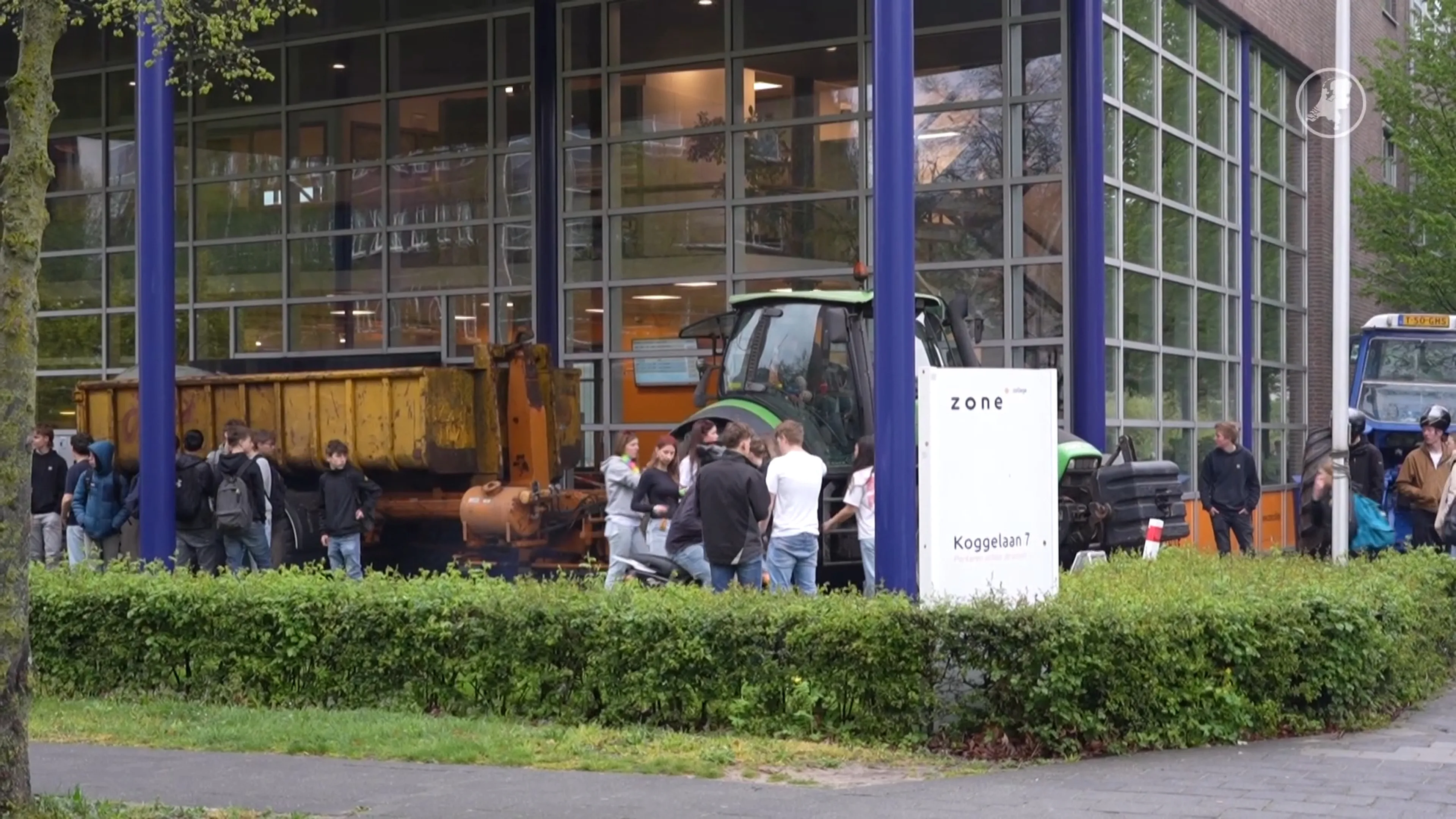 Politie arresteert minderjarige na bedreiging van scholen in Zwolle en Borculo