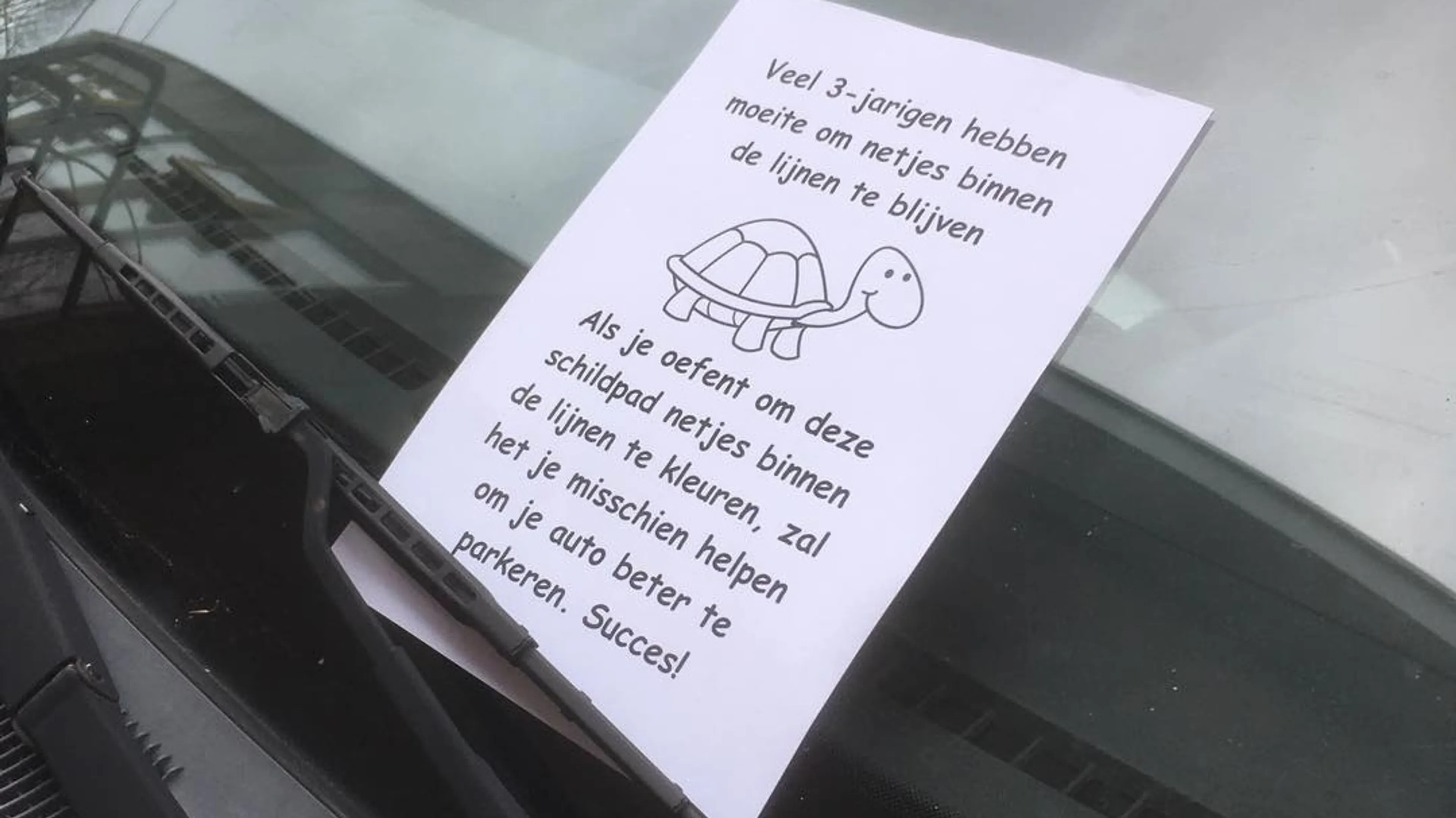 Dronken bestuurder lukt het maar niet om in te parkeren in Zaanstreek